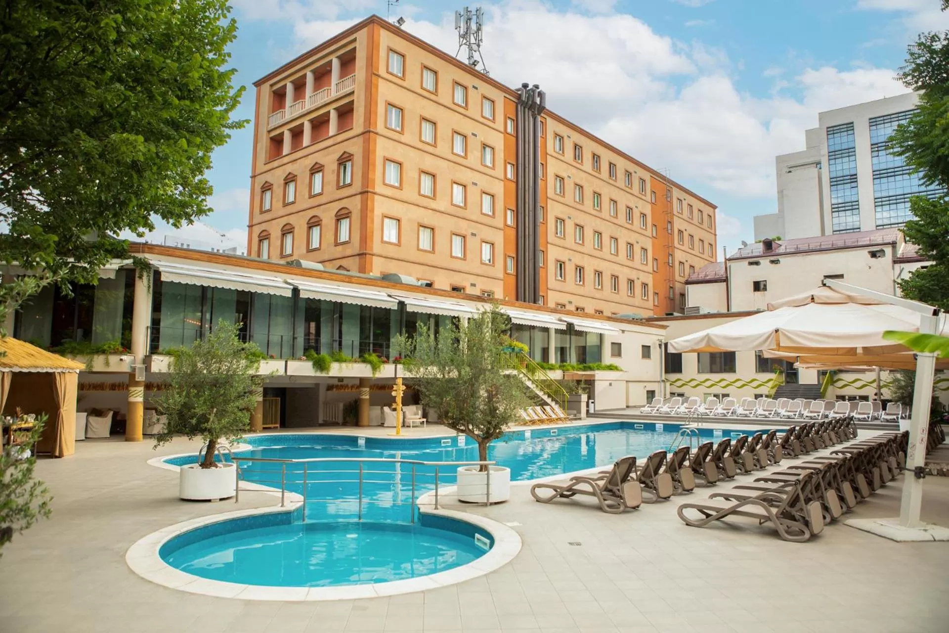 Swimming pool in Best Western Plus Congress Hotel Yerevan