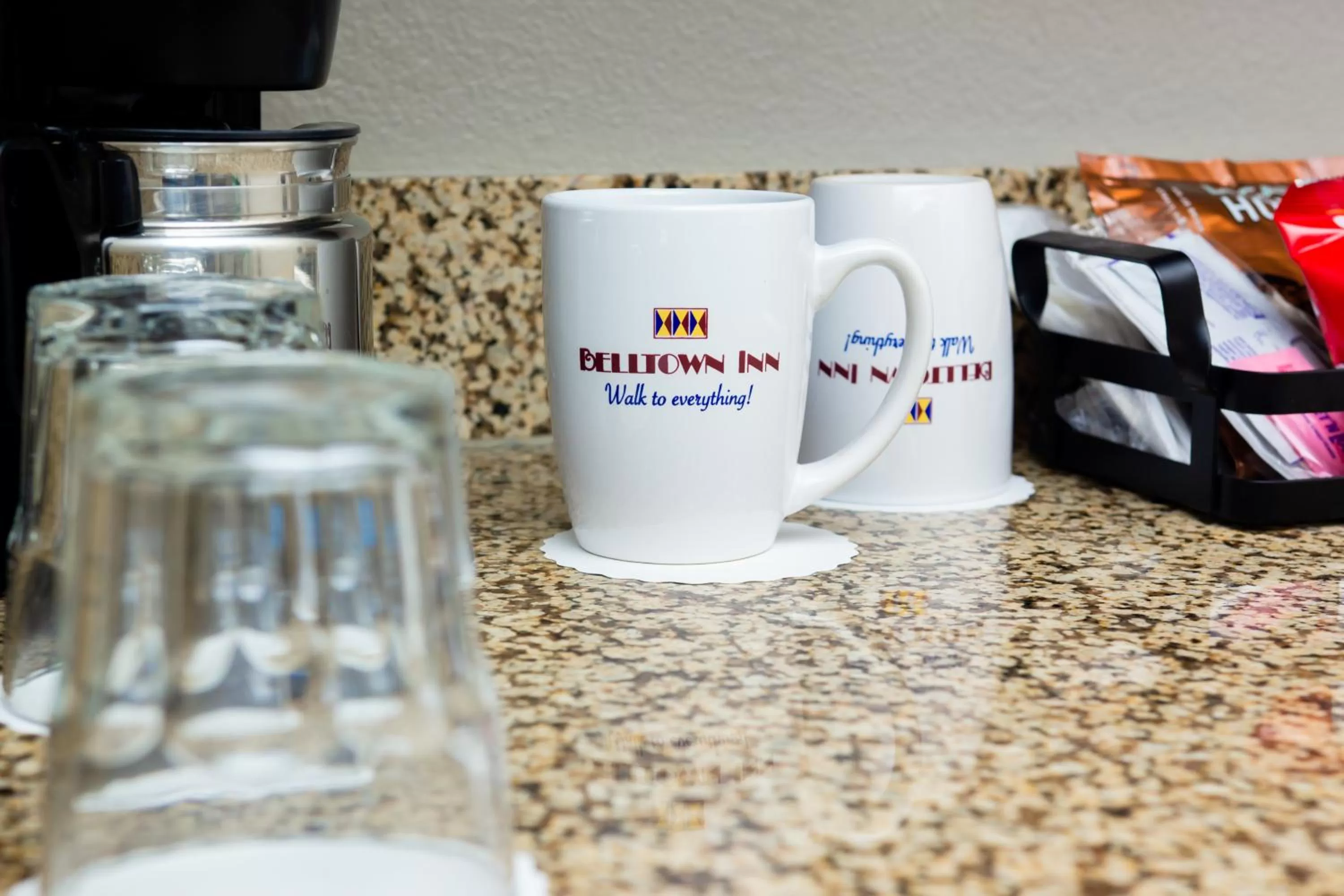 Coffee/tea facilities in Belltown Inn