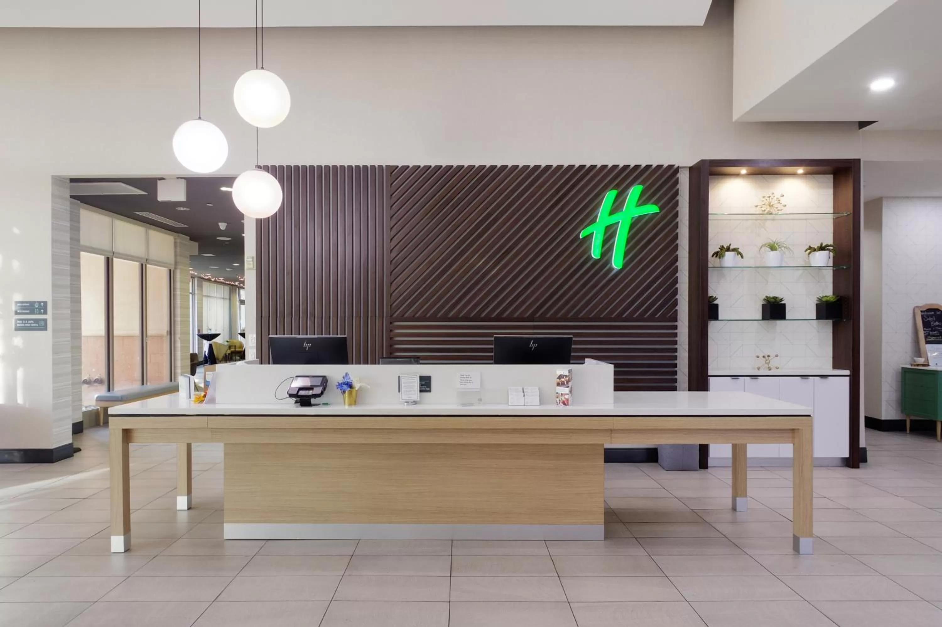 Lobby or reception in Holiday Inn & Suites Phoenix Airport by IHG