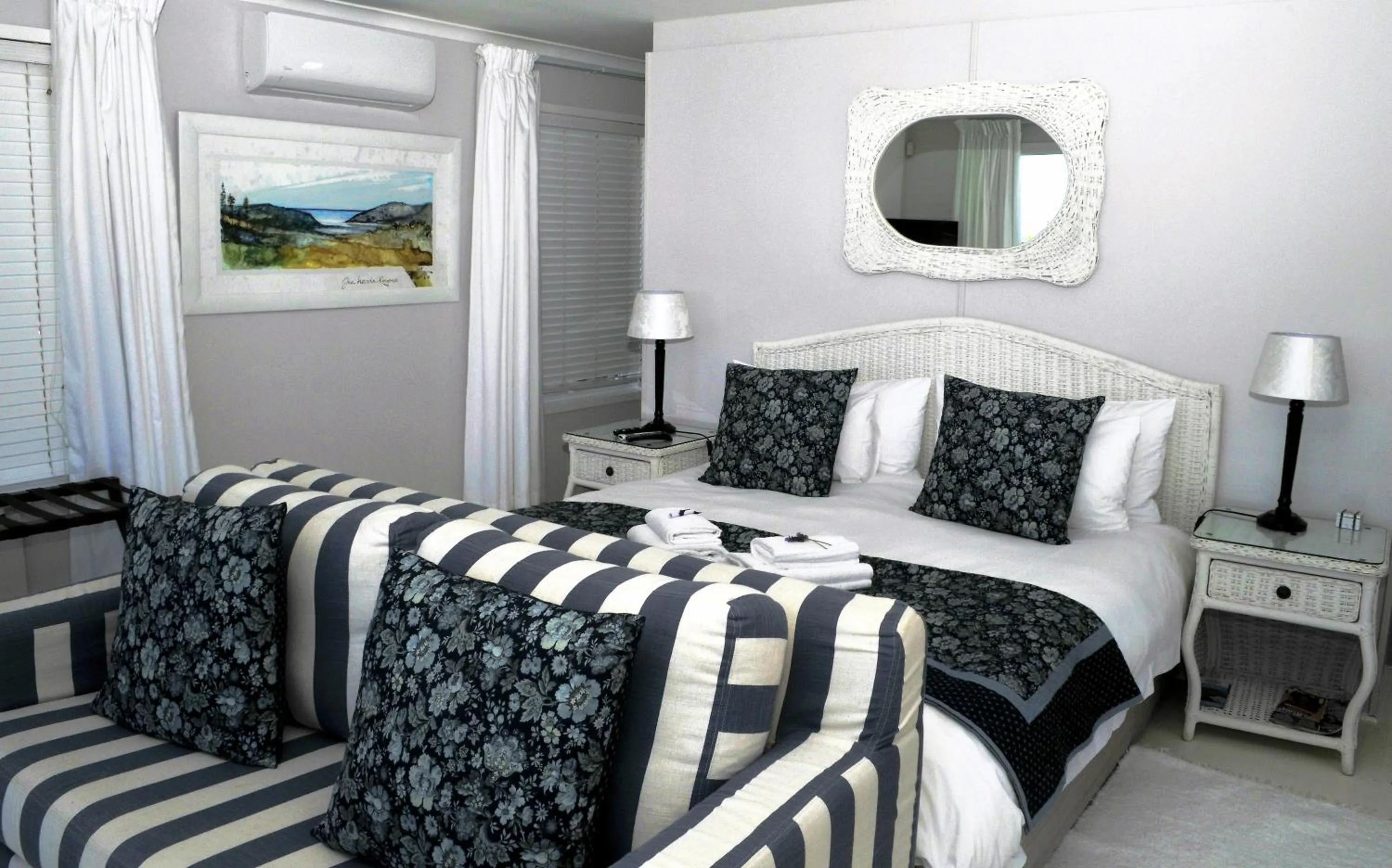 Sea view, Bed in Brenton Beach House