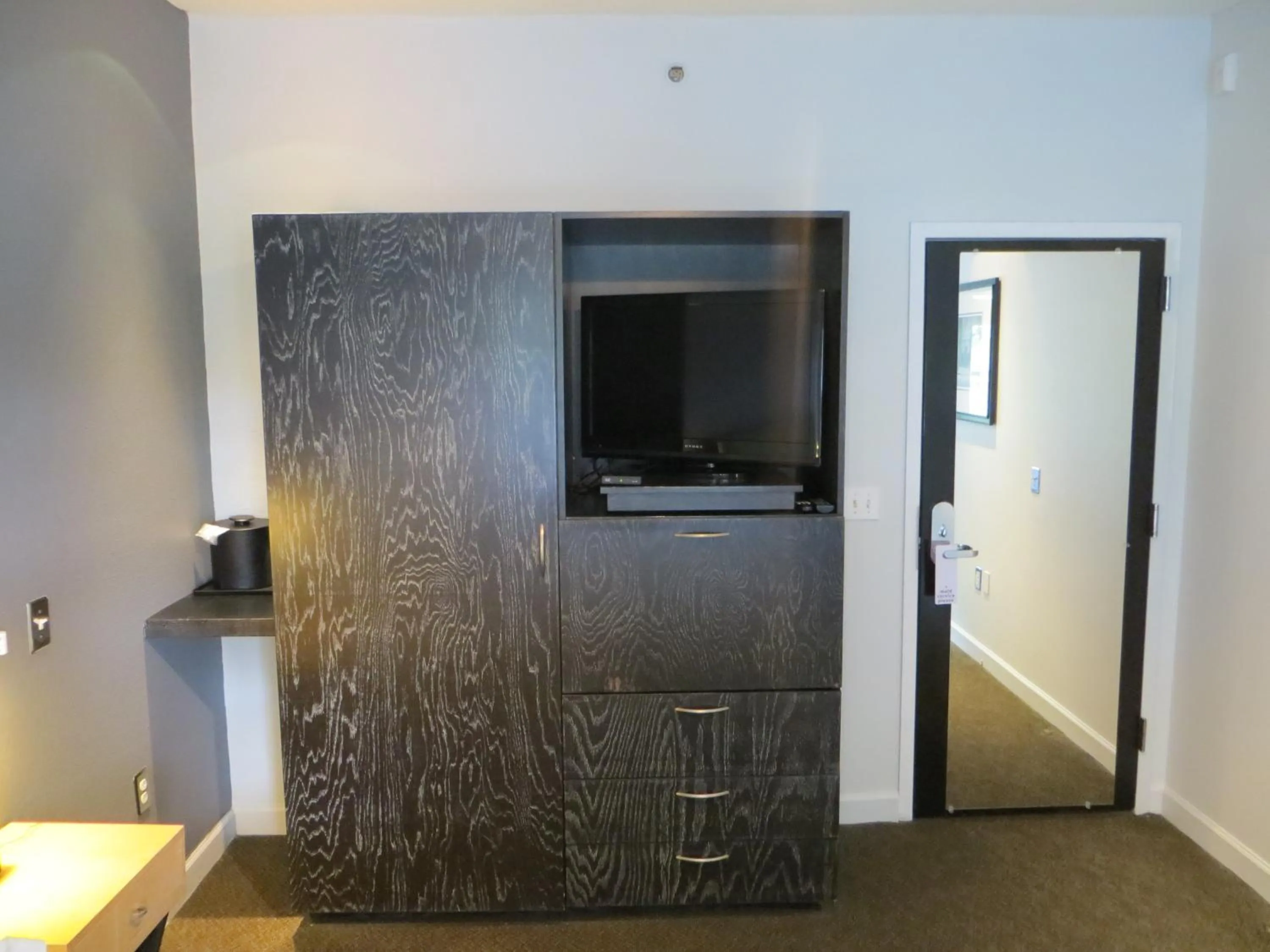 TV and multimedia in The EO Inn - Downtown Orlando