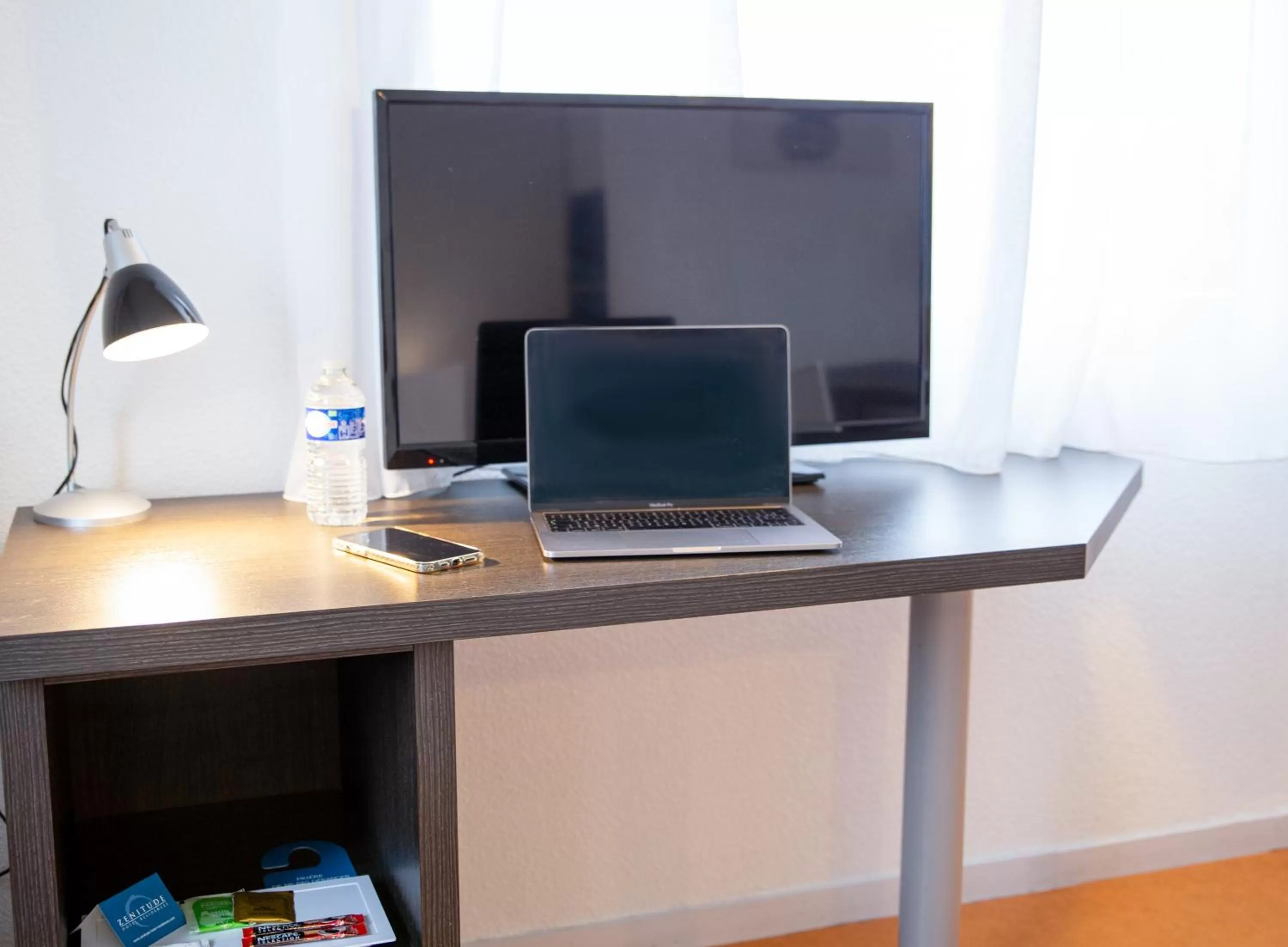 TV and multimedia in Comfort Aparthotel Besancon Hauts du Chazal