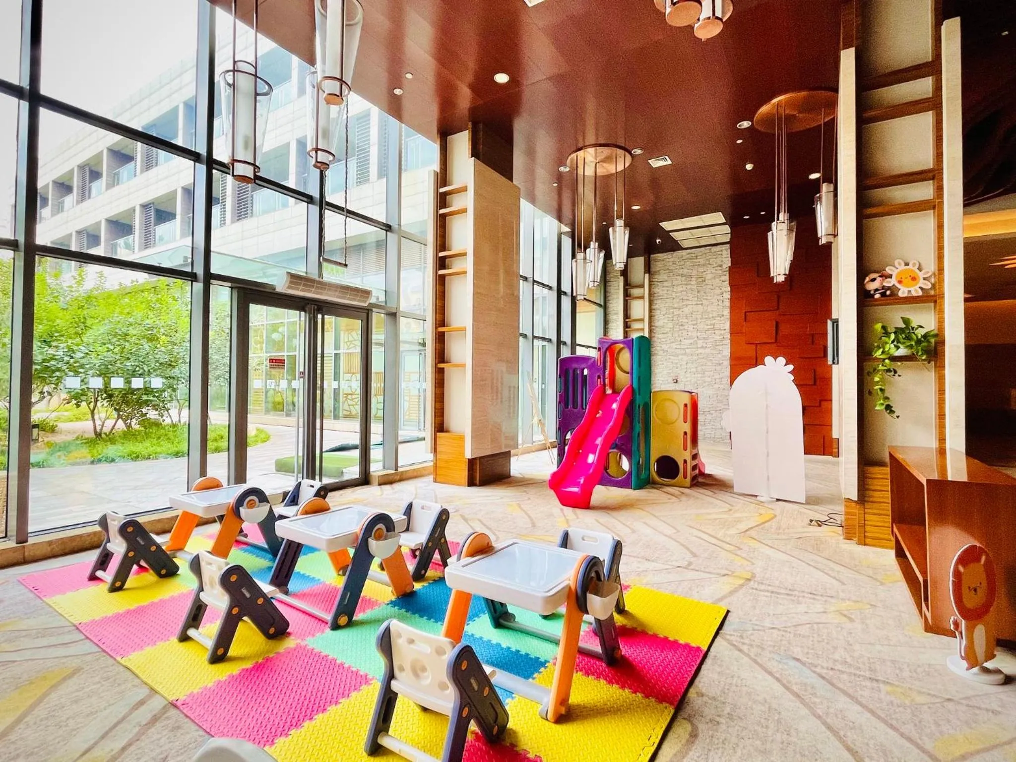 Restaurant/places to eat in Holiday Inn Beijing Shijingshan Parkview by IHG