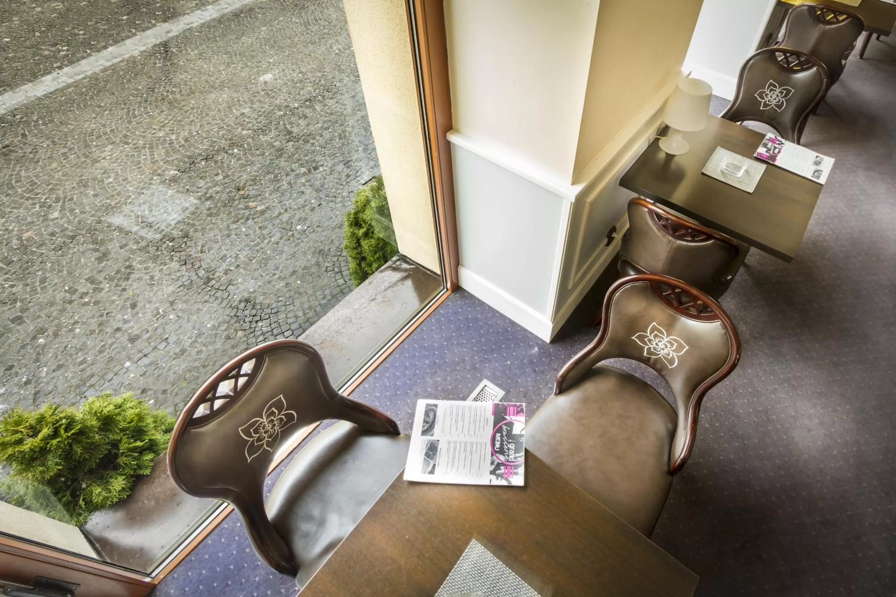 Restaurant/places to eat, Seating Area in Hotel Grand