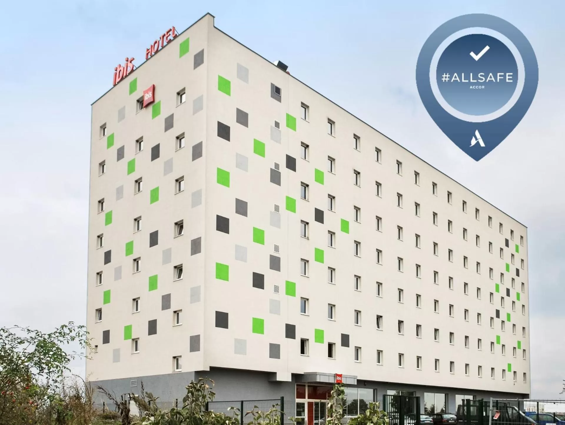 Facade/entrance in Ibis Sofia Airport Hotel