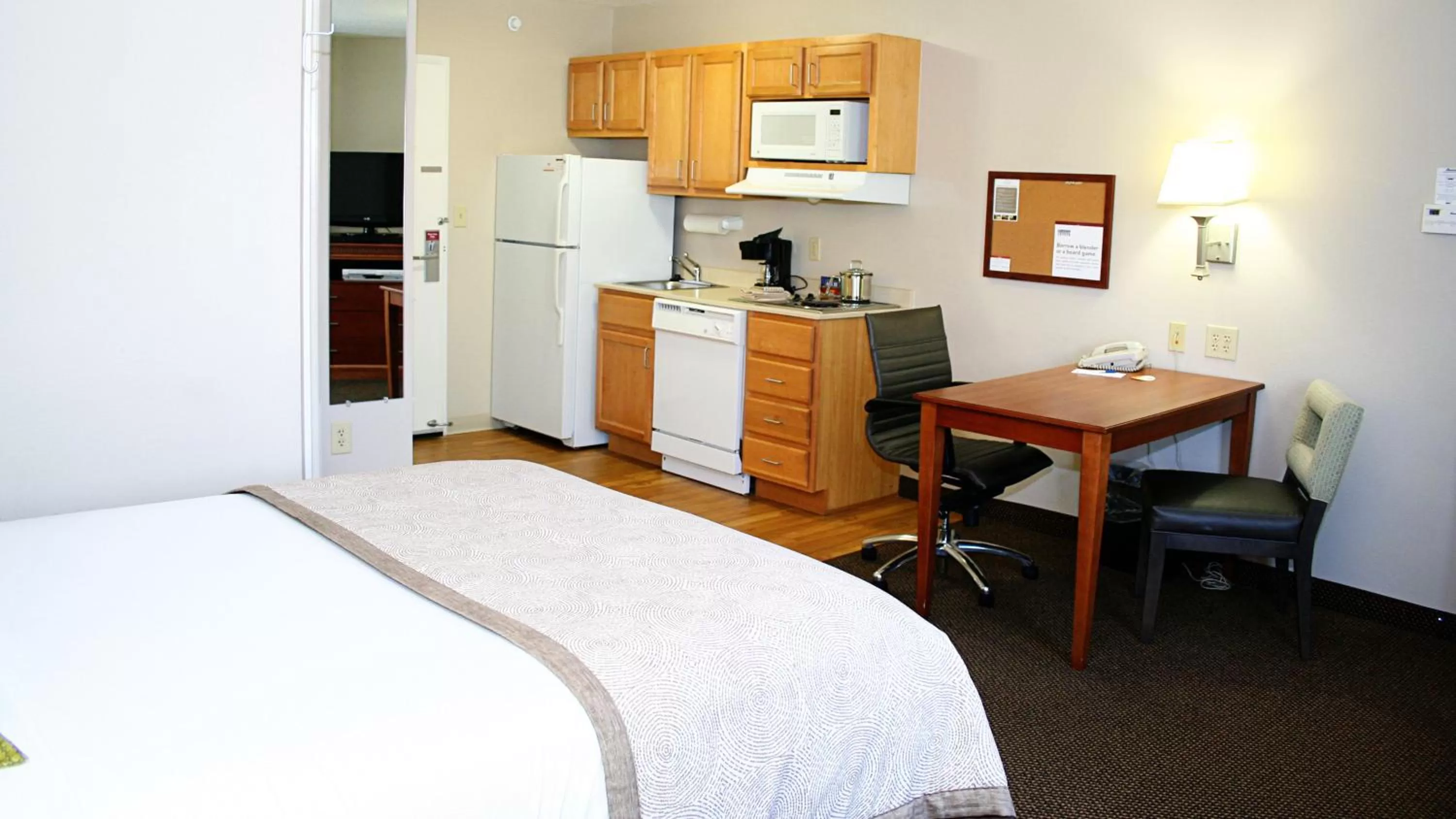 Queen Studio Suite - Hearing Accessible/ Non-Smoking in Candlewood Suites Harrisonburg by IHG