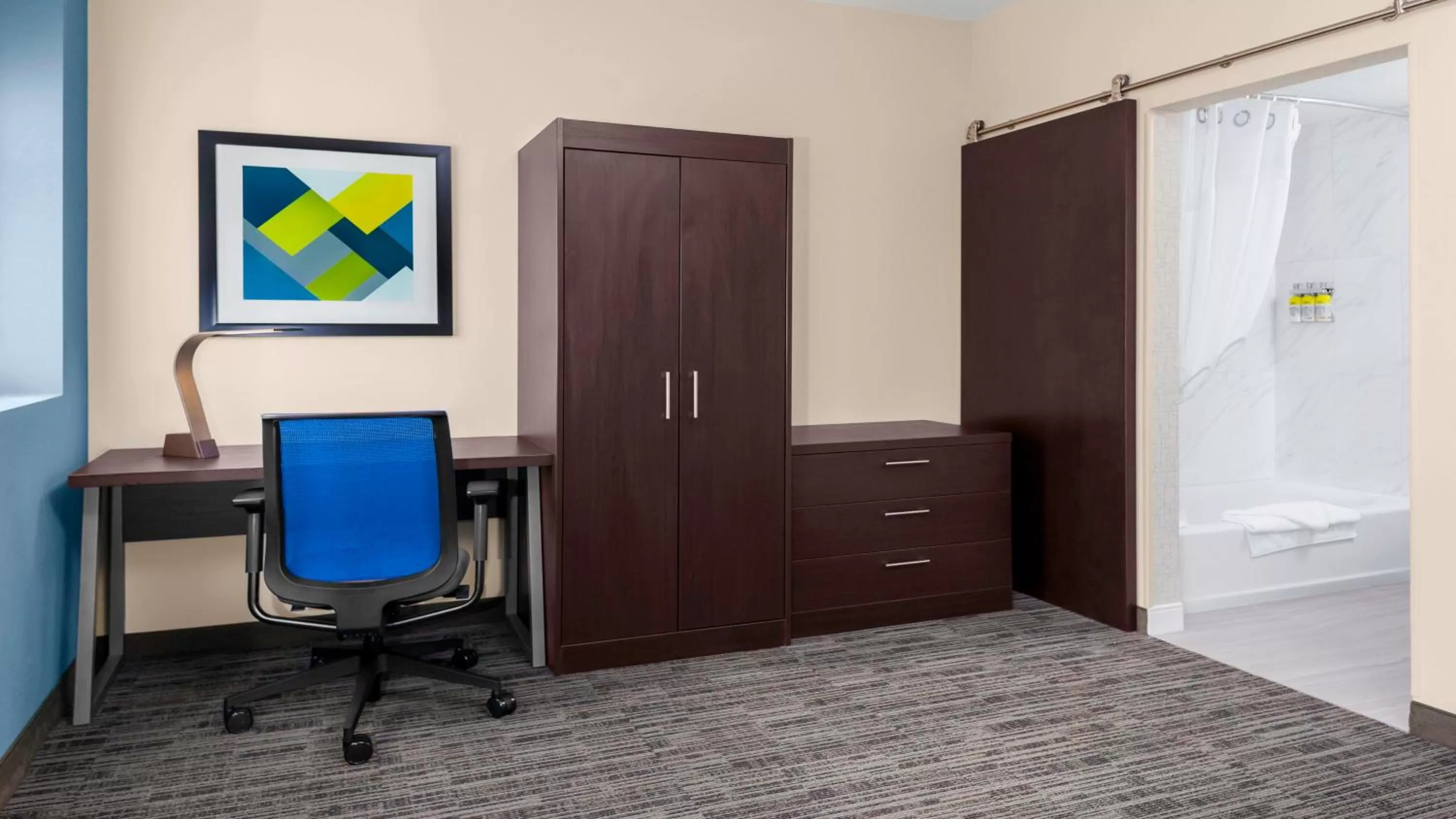 Photo of the whole room in Holiday Inn Express Kansas City Downtown