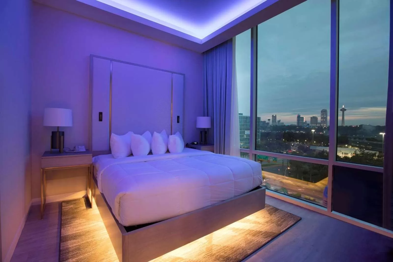 Superior King Suite in Wyndham Garden at Niagara Falls