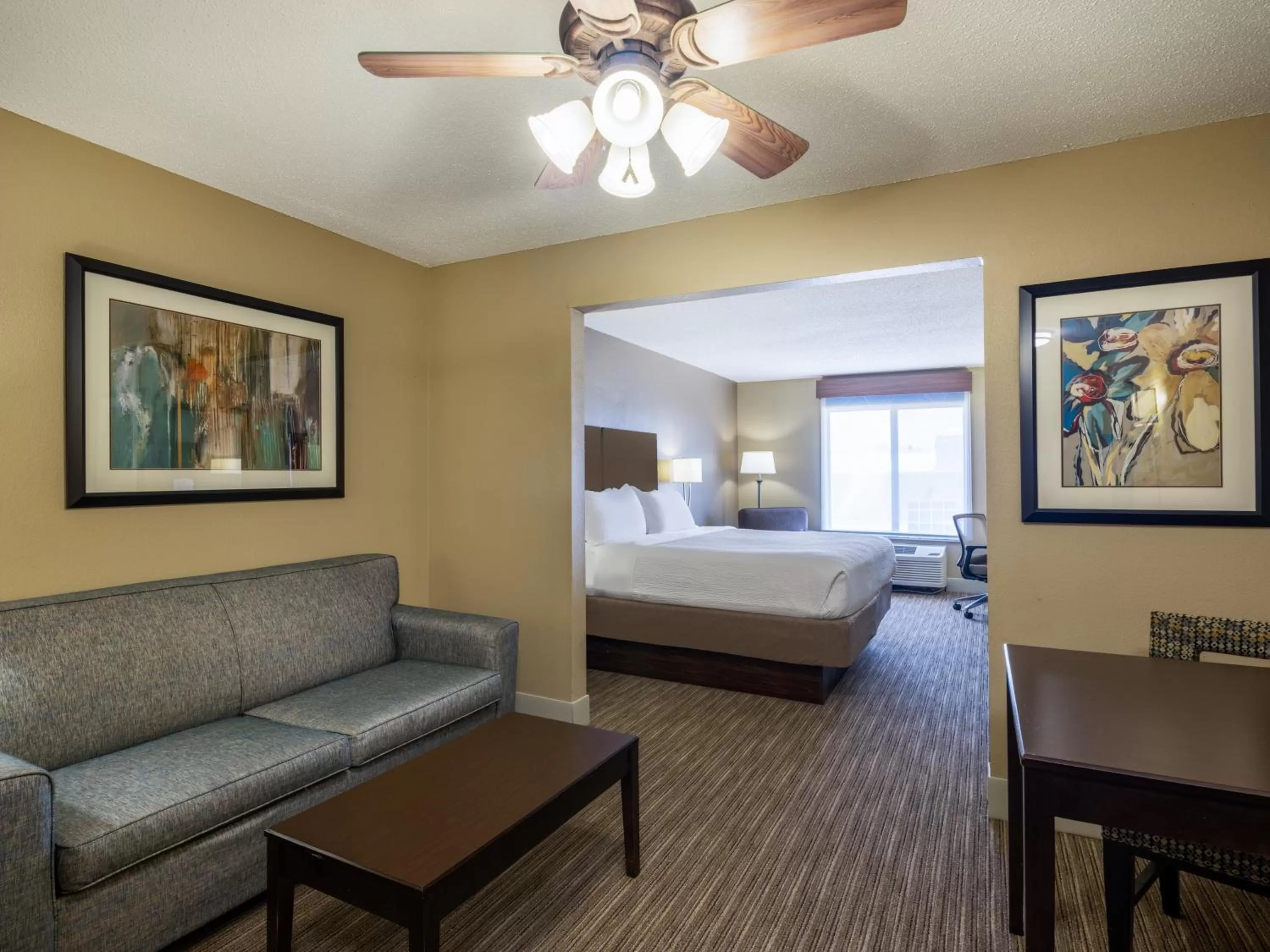 Photo of the whole room, Bed in Holiday Inn Express Gas City by IHG