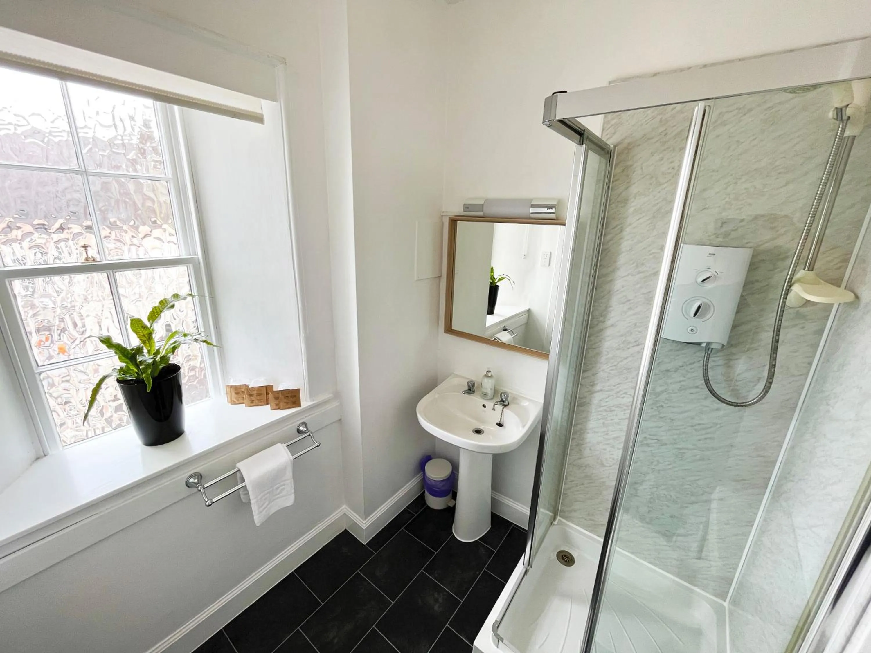 Bathroom in Buccleuch Arms Hotel