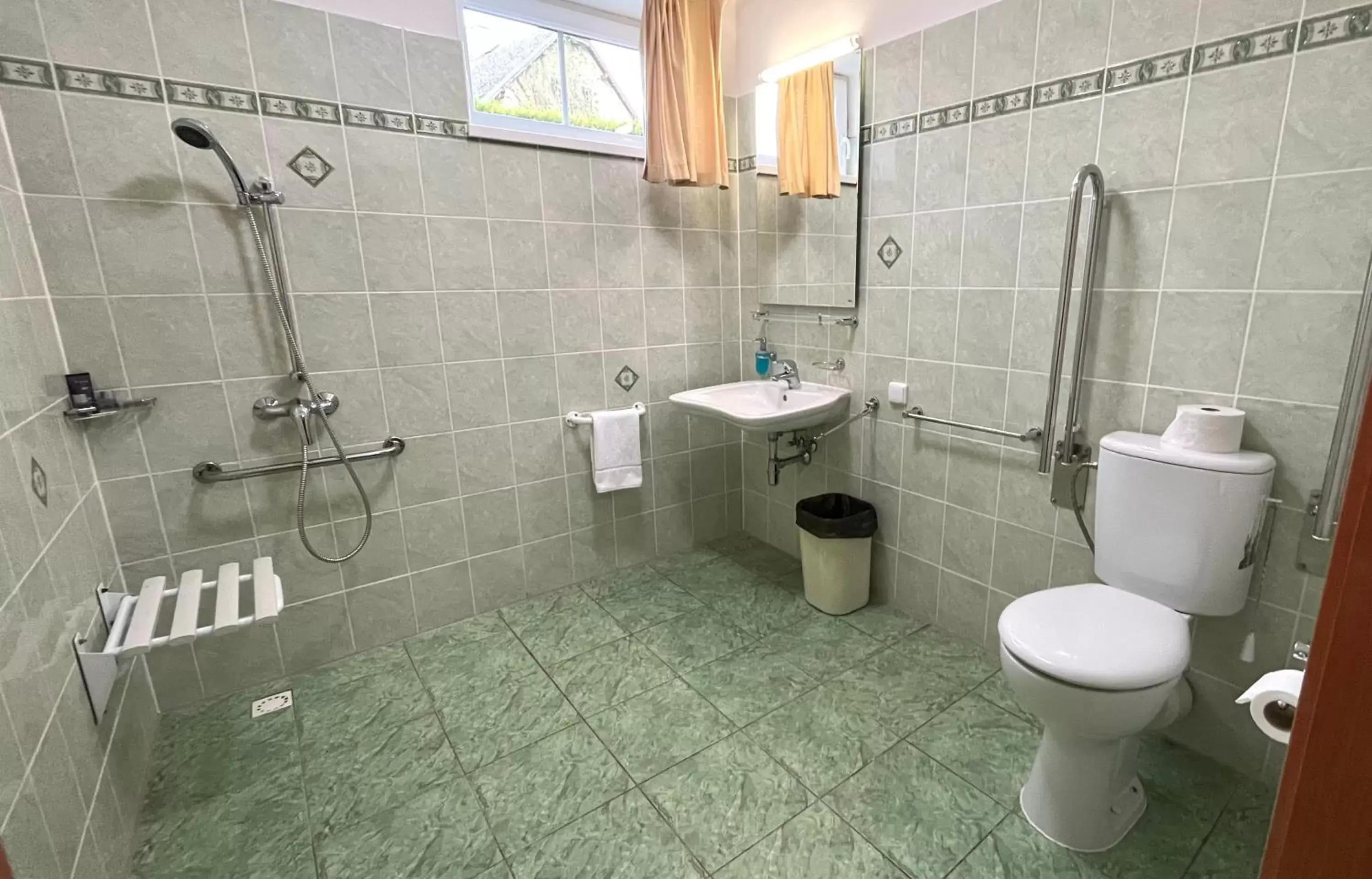 Double Room - Disability Access in Hotel Karolina Double Room - Disability Access in Hotel Karolina