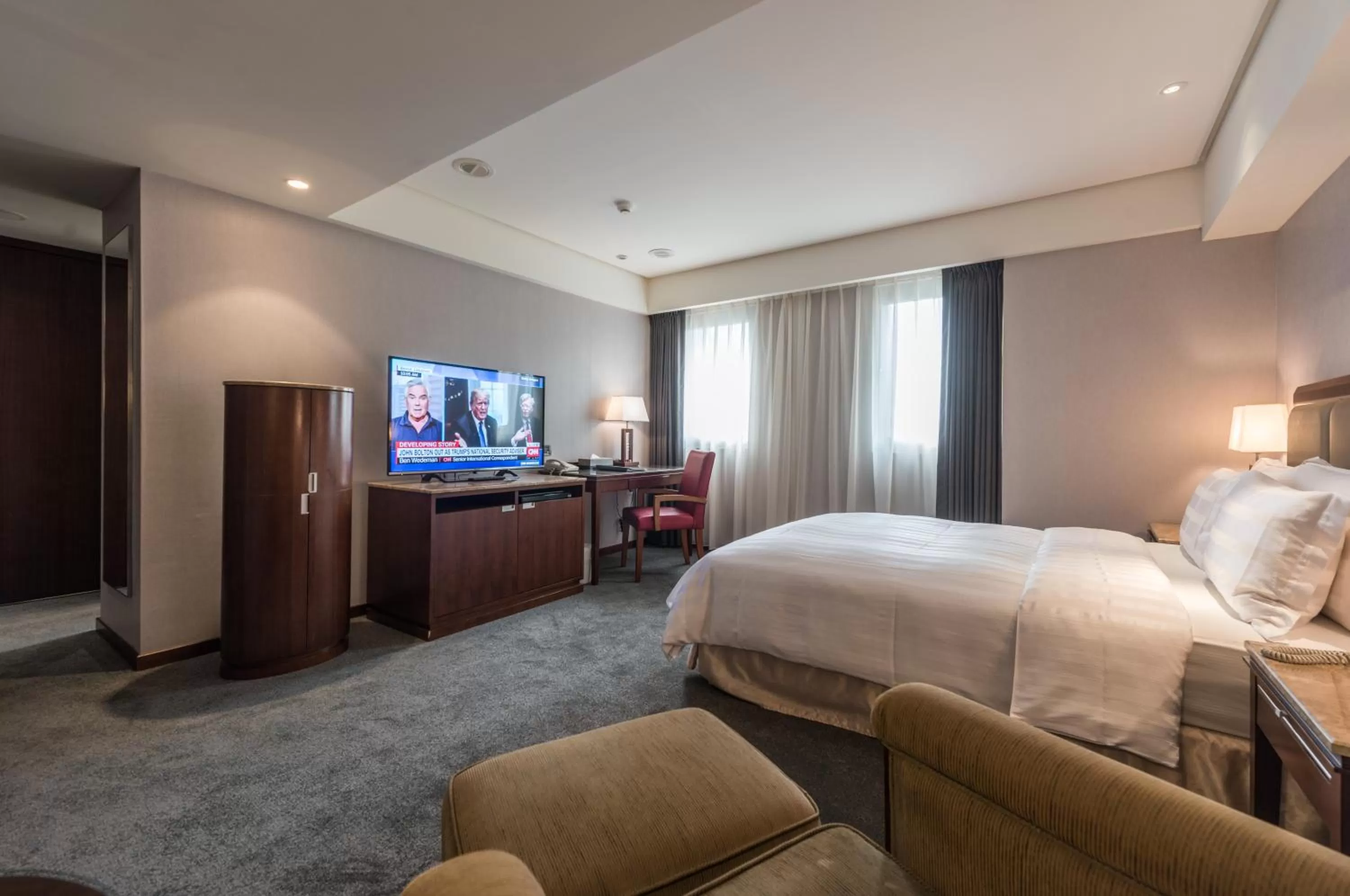 Communal lounge/ TV room, Bed in Royal Biz Taipei Hotel