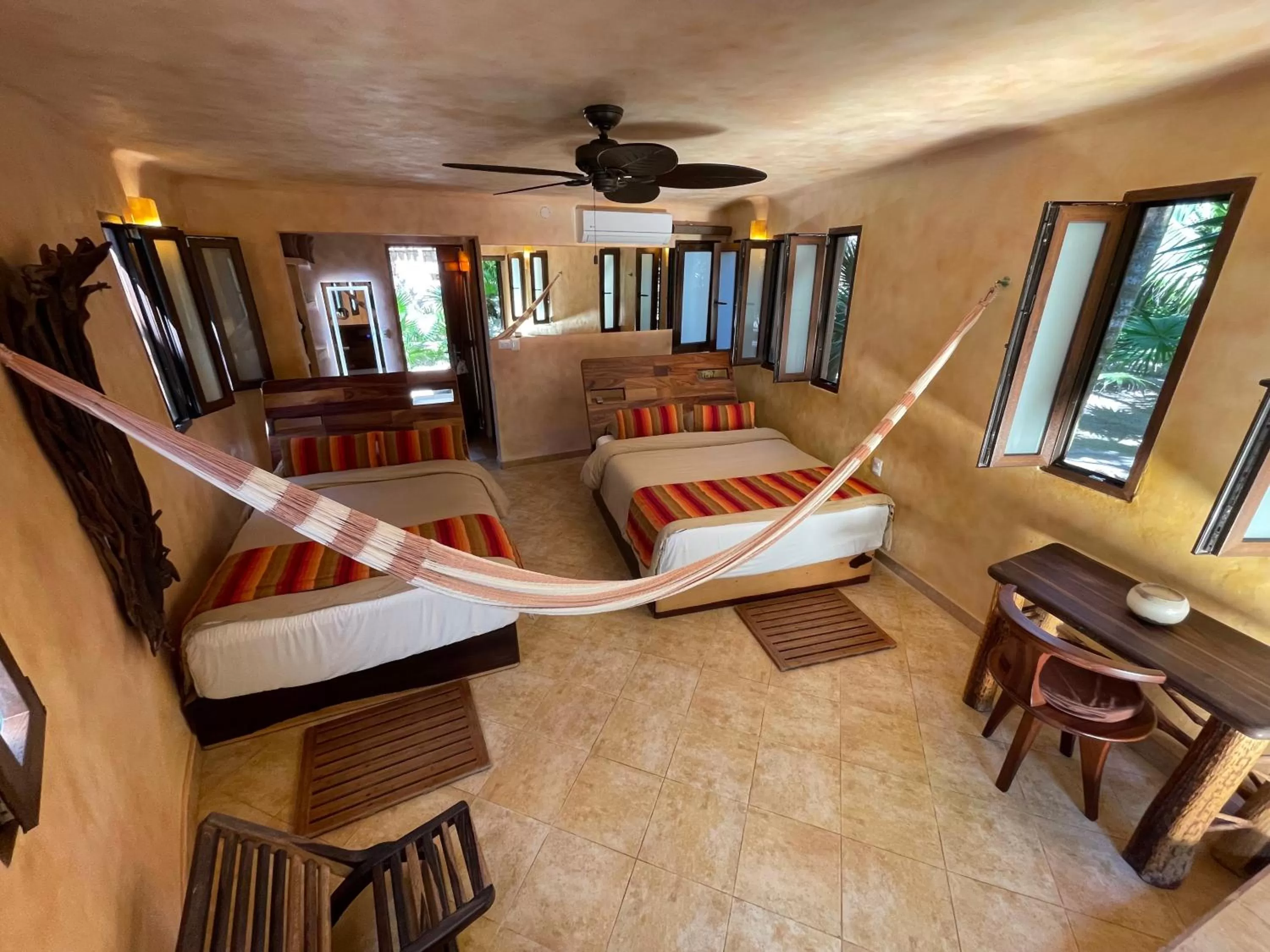 Photo of the whole room, Bed in Sueños Tulum