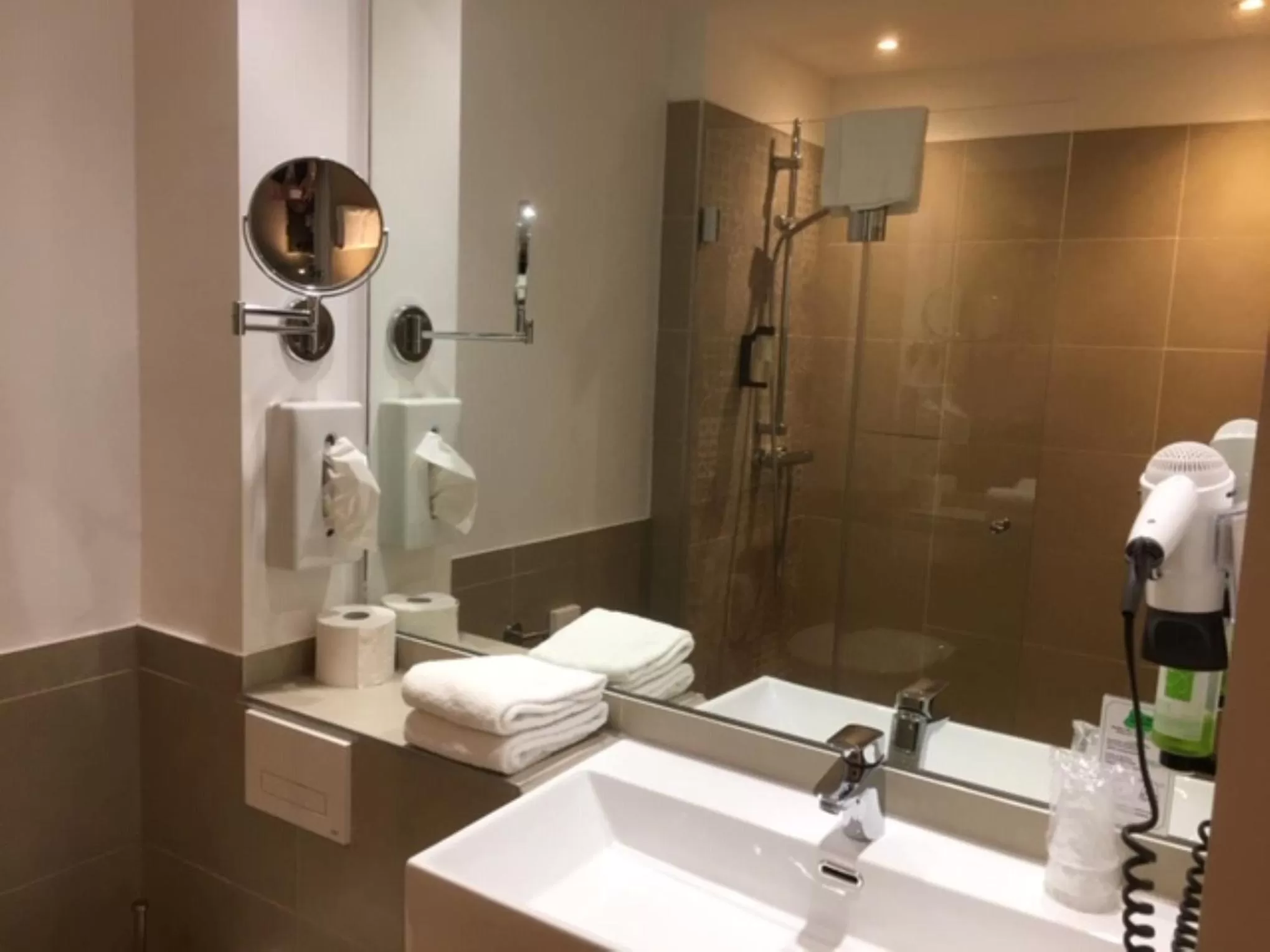 Bathroom in SleepySleepy Hotel Dillingen