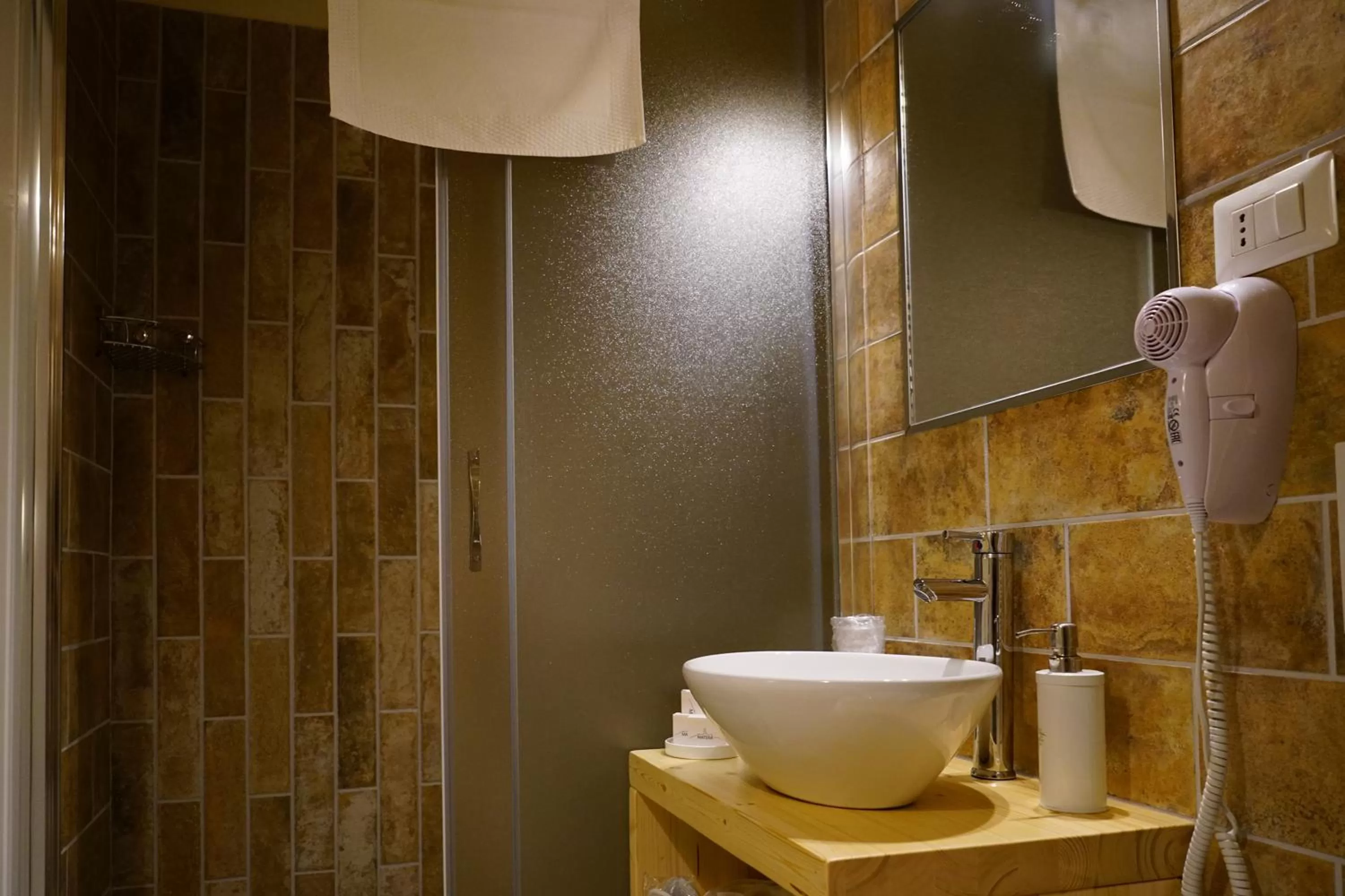 Shower in La Pergola ai Sassi