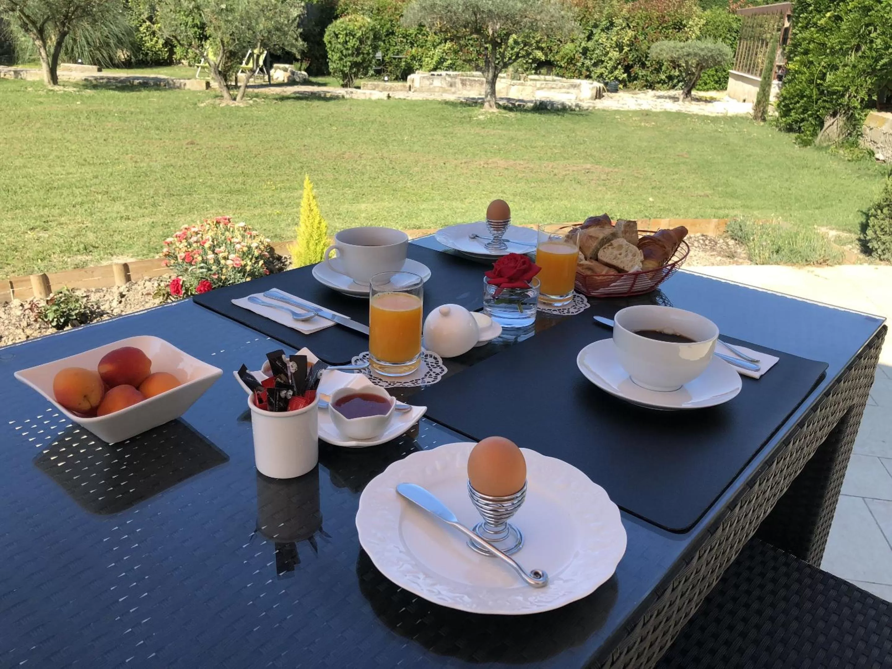 Dining area in Le Mas Des Chutes