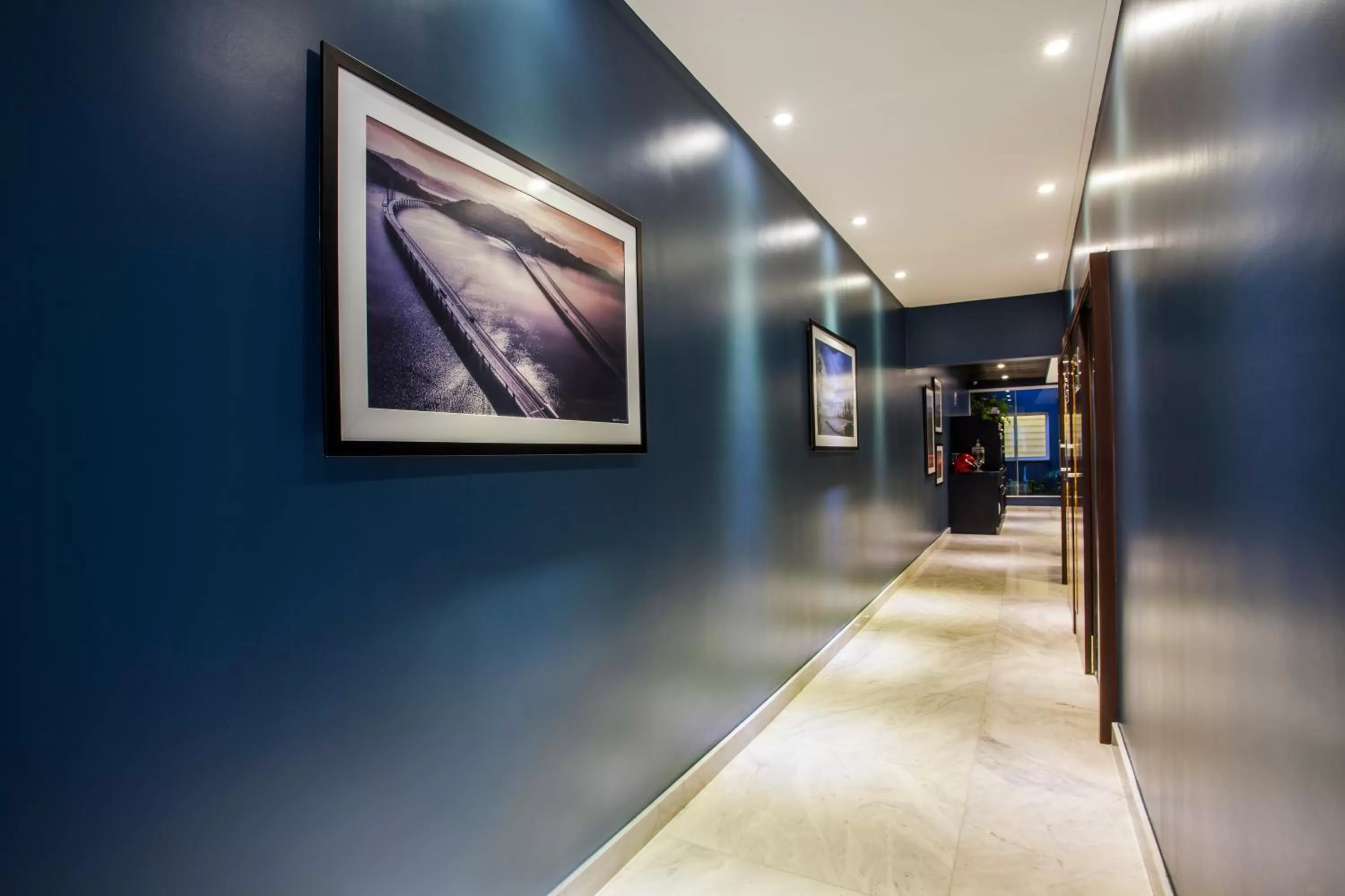 Decorative detail in Santa Inn Hotel