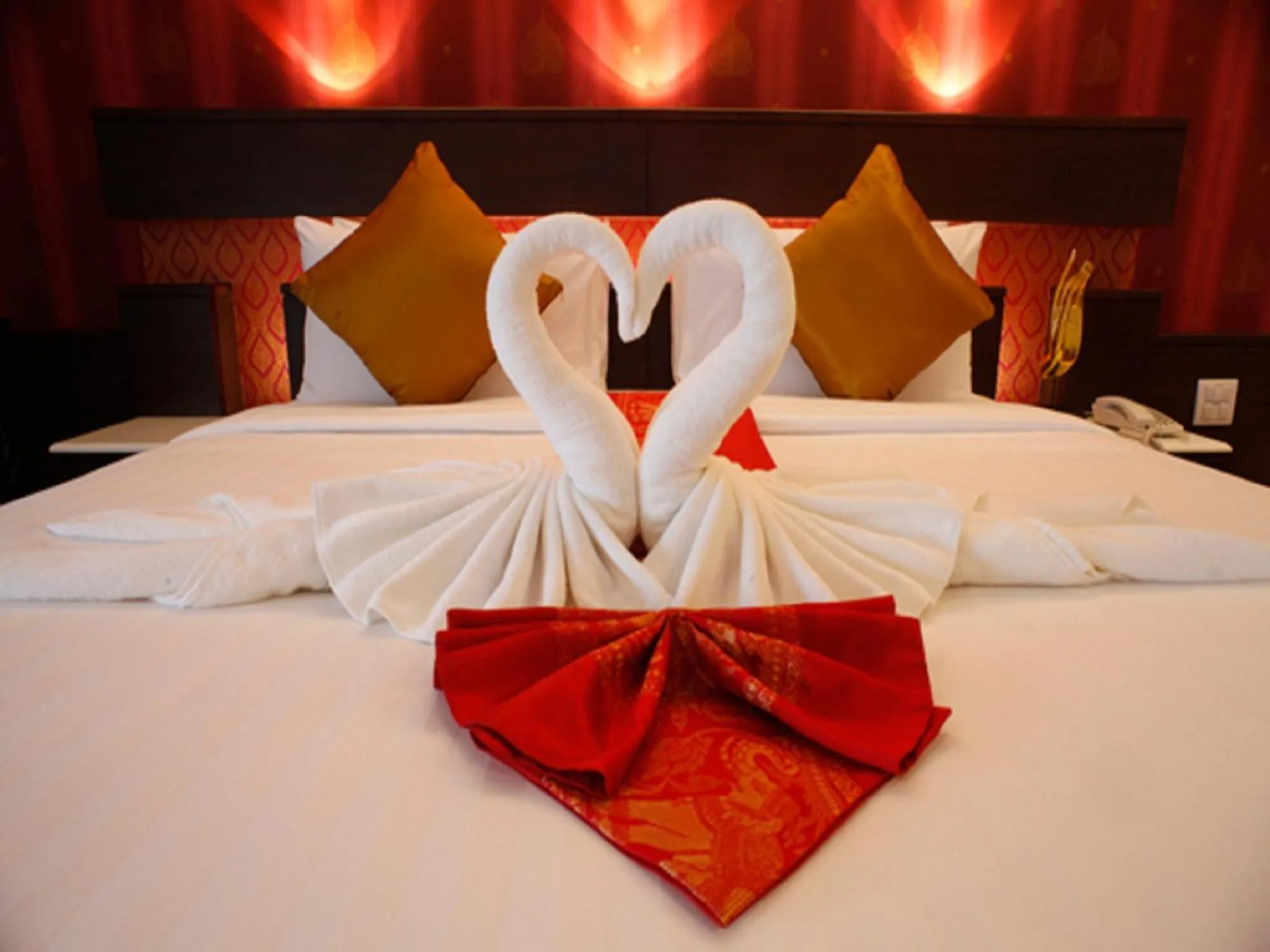 Bed in Suvarnabhumi Suite Hotel