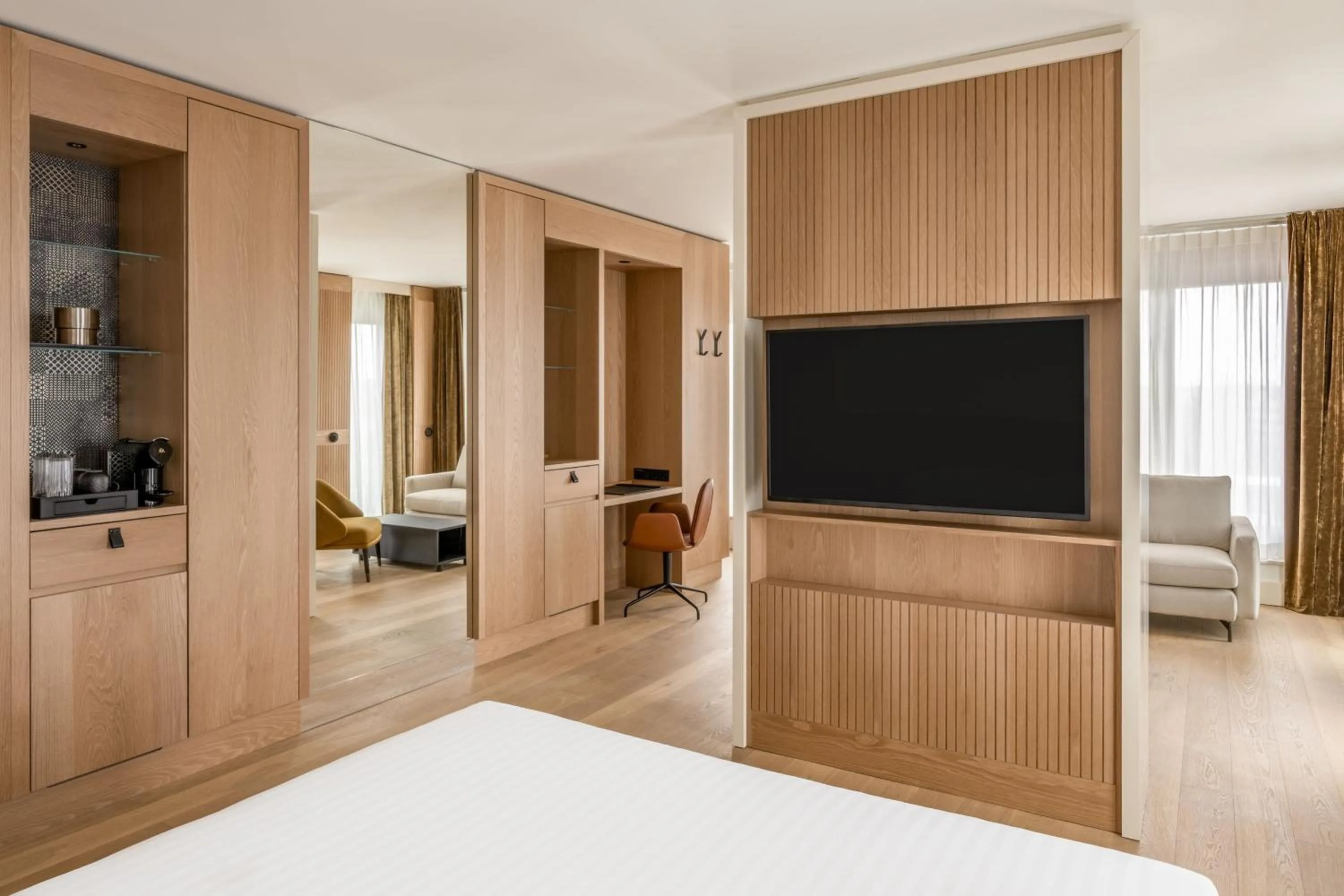 Bed in Munich Marriott Hotel City West