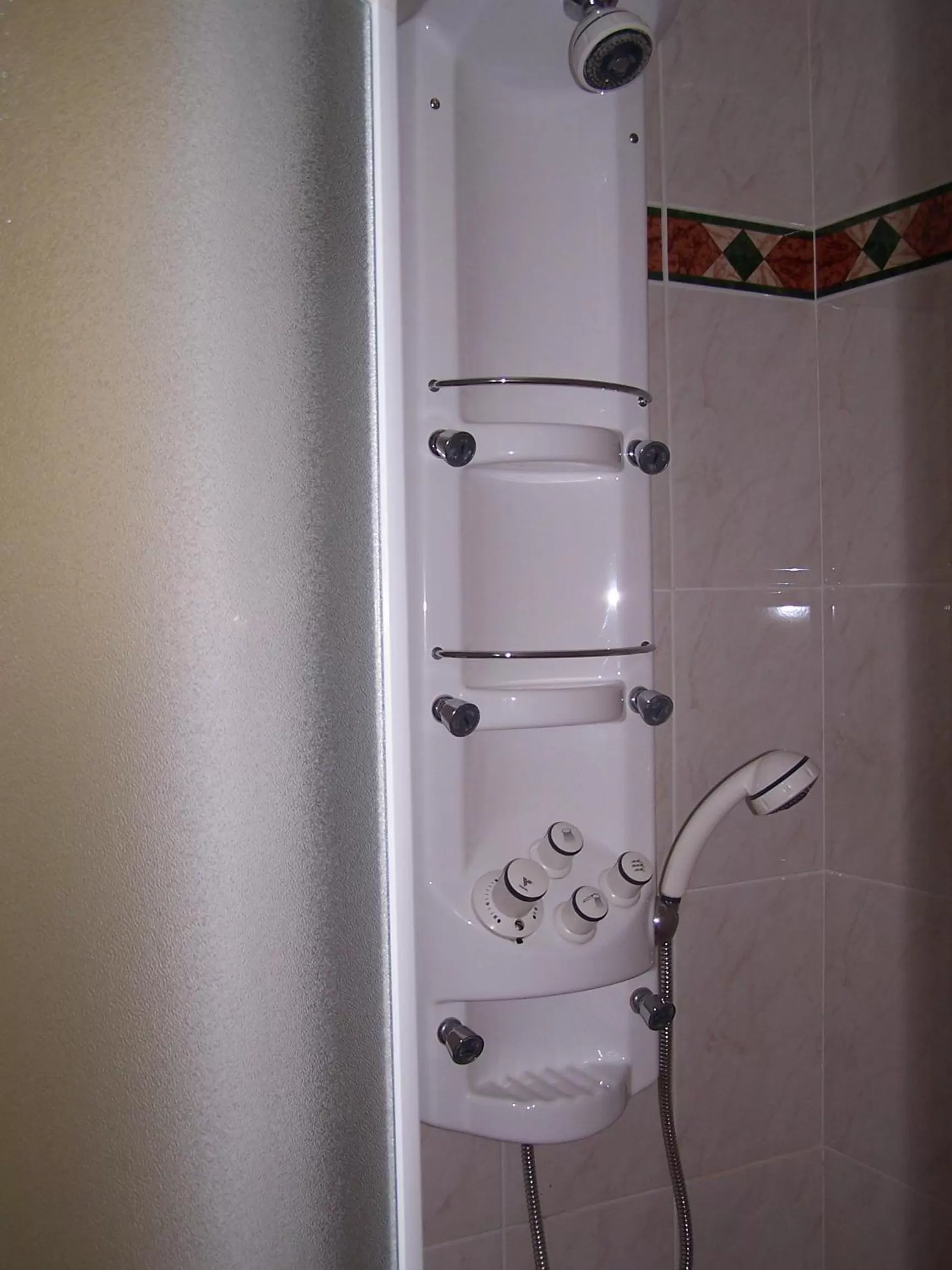 Shower in La Closerie, Nantes Nord