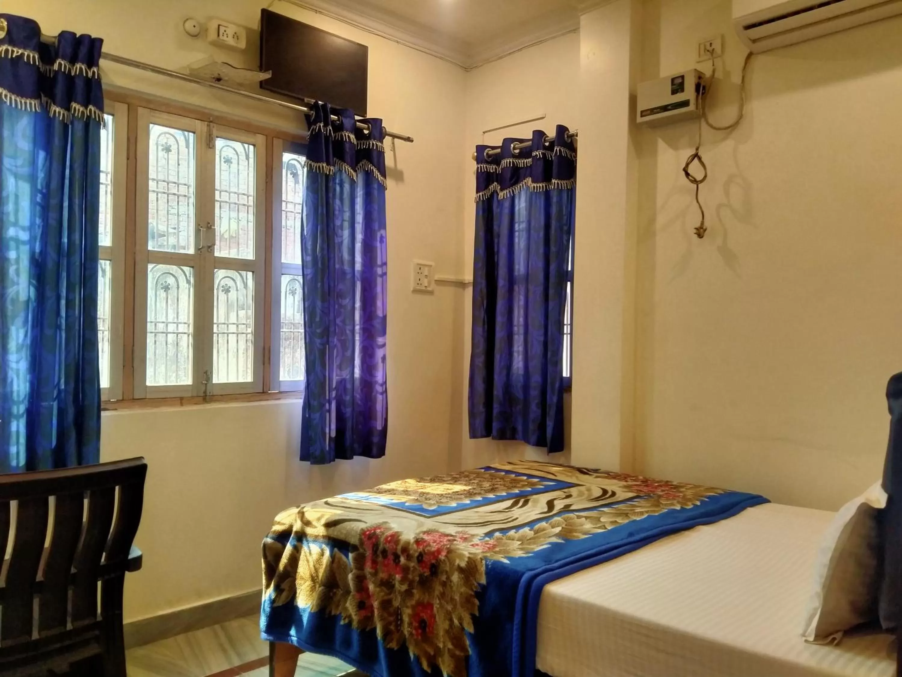 Bed in Hotel Aakash Ganga