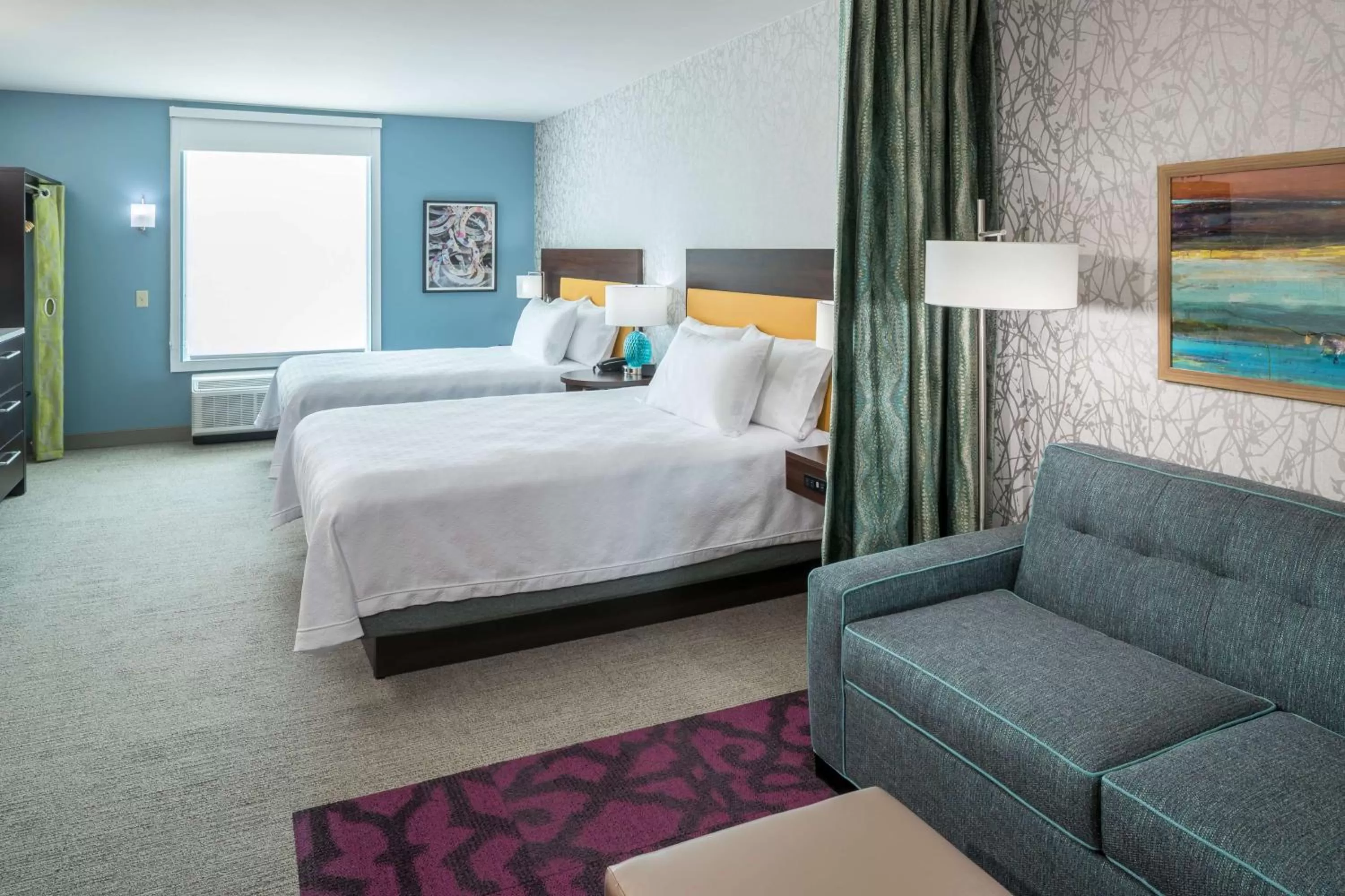 Living room, Bed in Home2 Suites by Hilton Fort Worth Cultural District