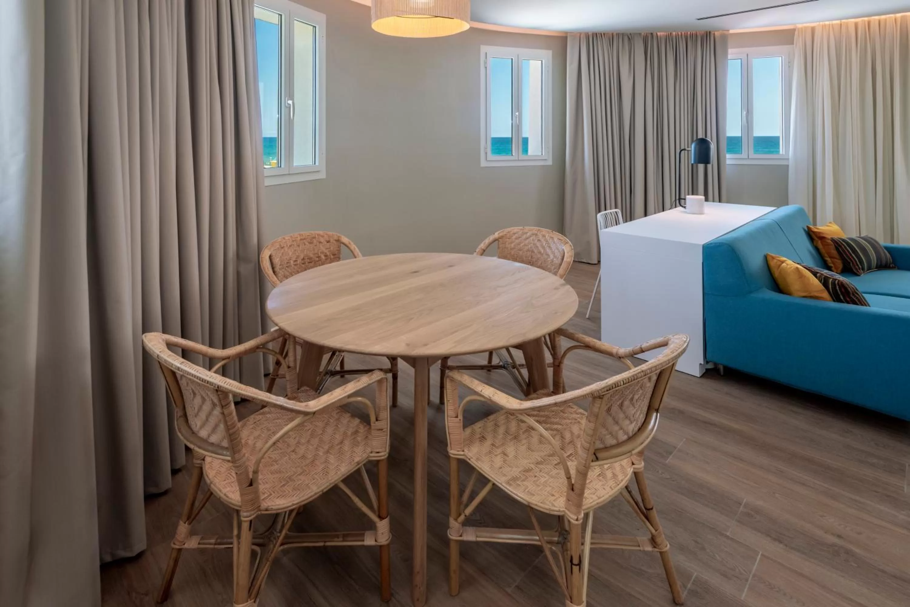 Living room, Bed in Hotel Playafels