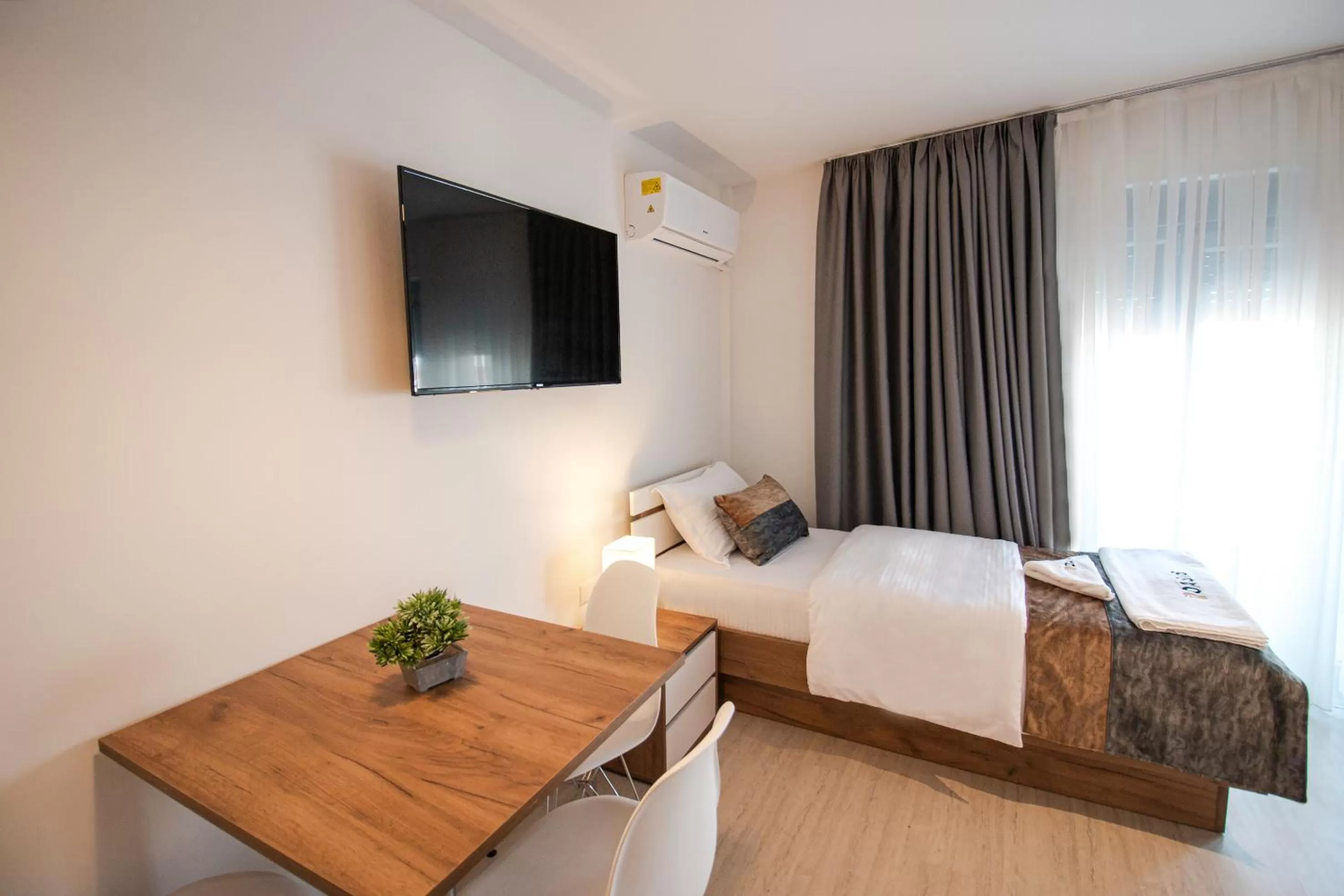 Photo of the whole room in OASIS Apartments