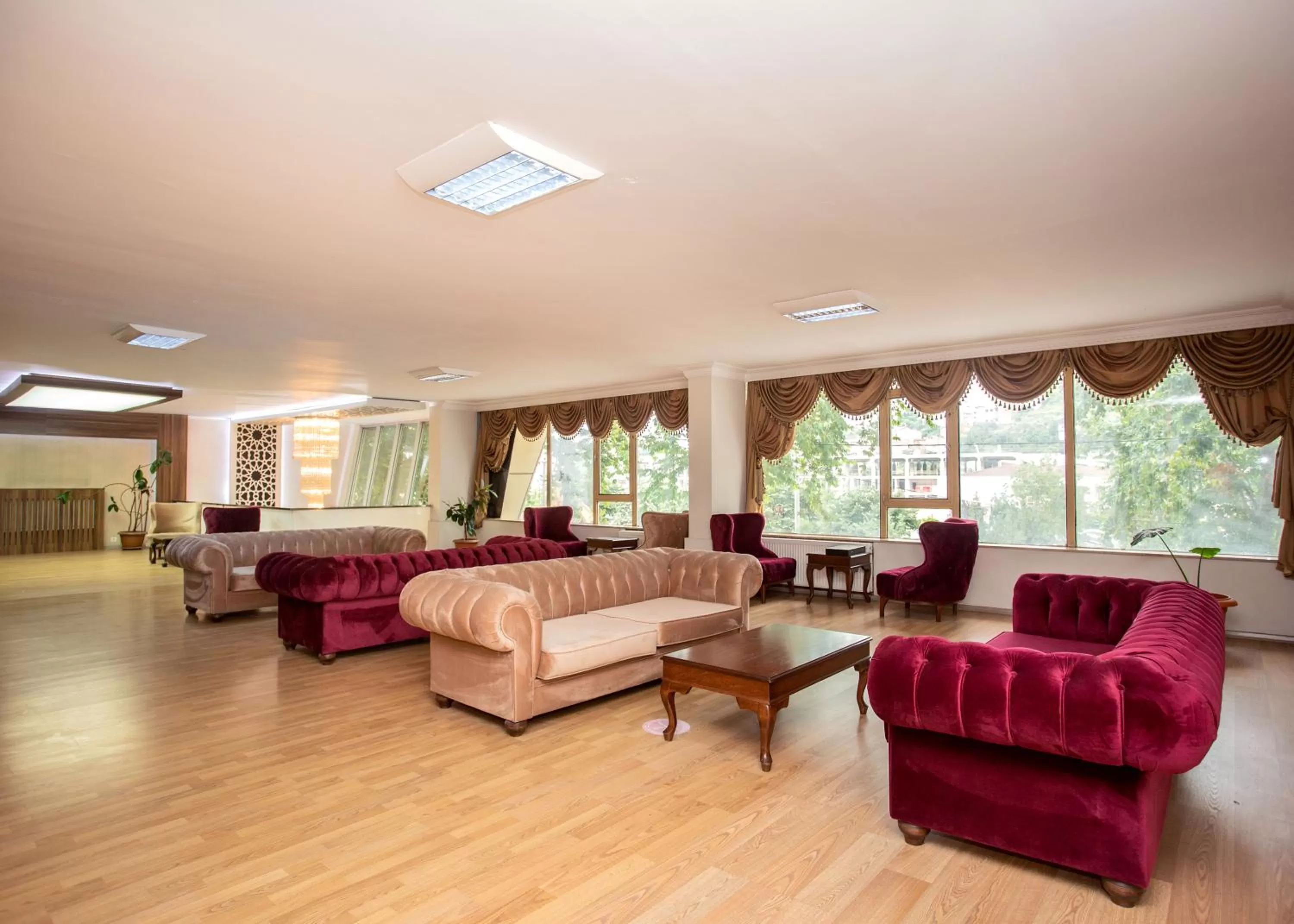 Seating area in Türkler Suite Hotel