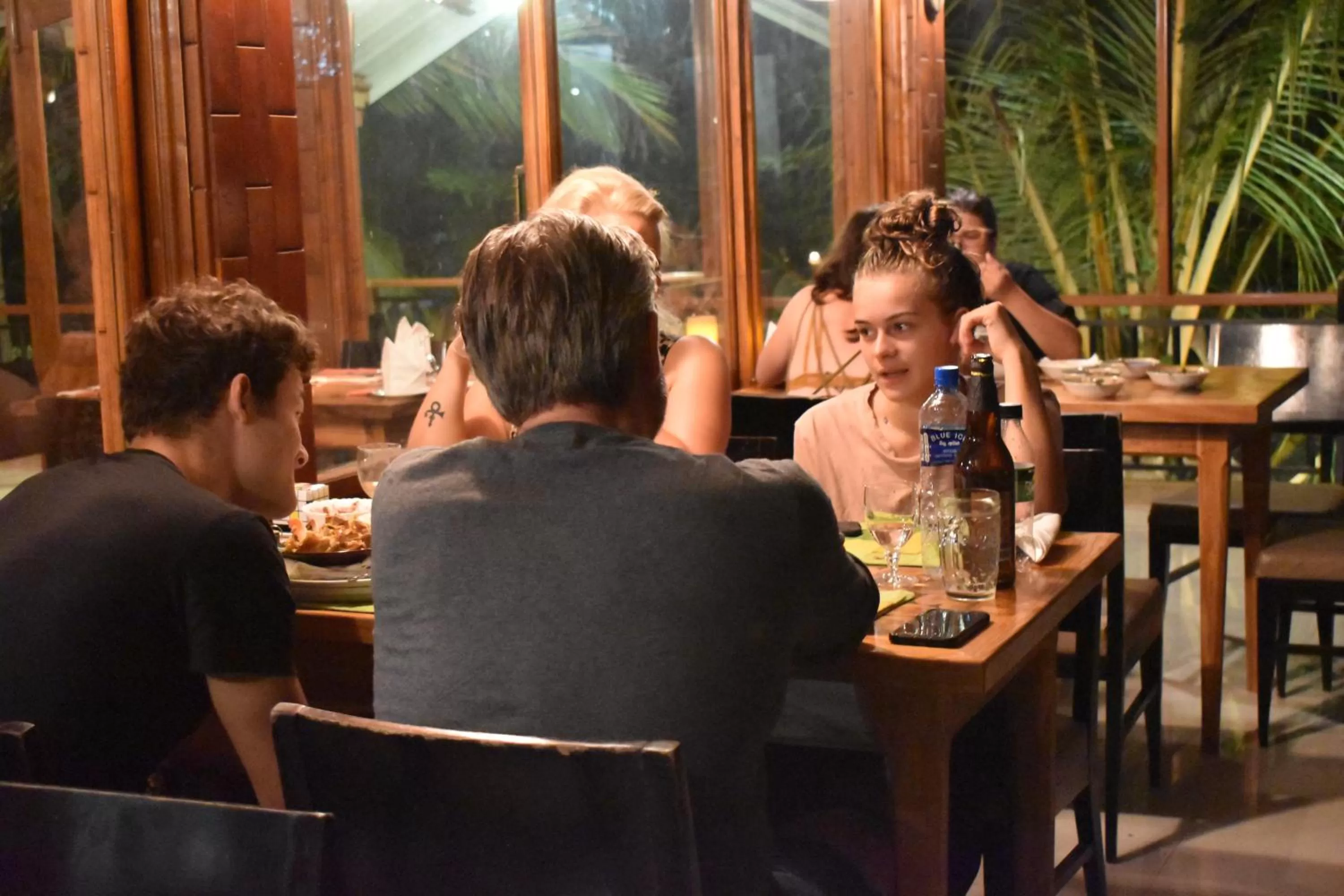 Restaurant/Places to Eat in Hotel 4 U Saliya Garden