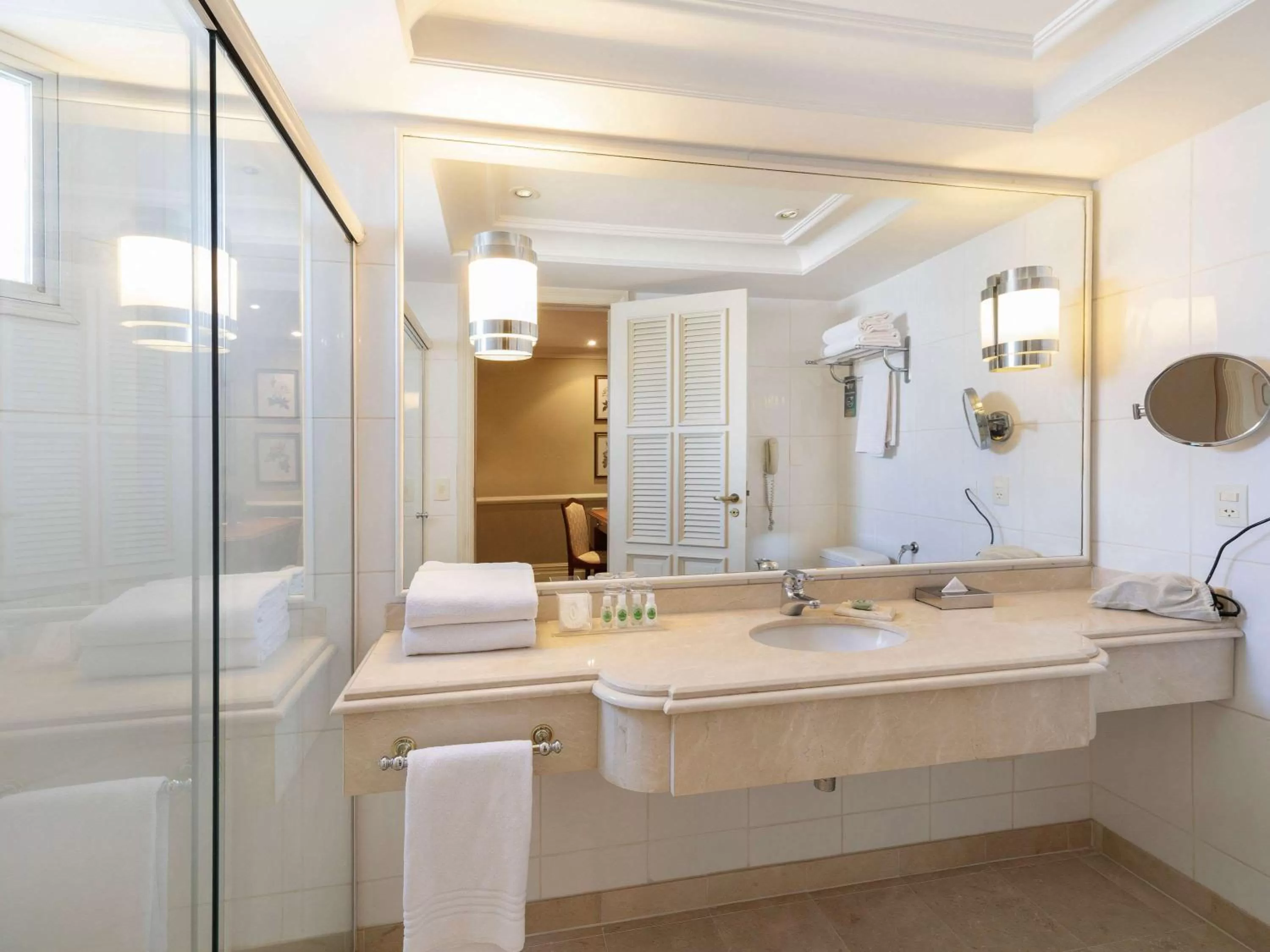 Photo of the whole room in Grand Mercure Sao Paulo Ibirapuera