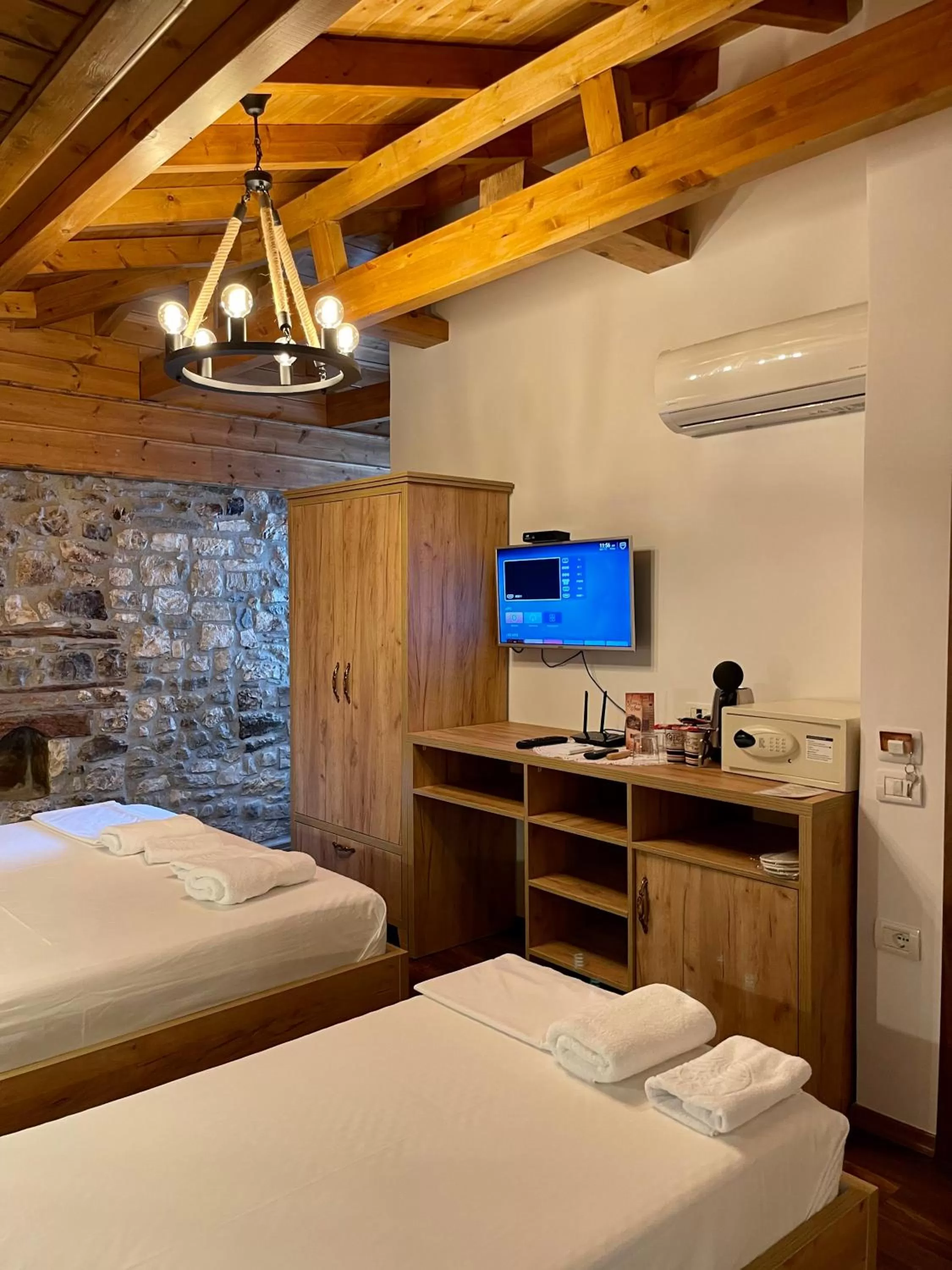 TV/Entertainment Center in HOTEL ANSEL