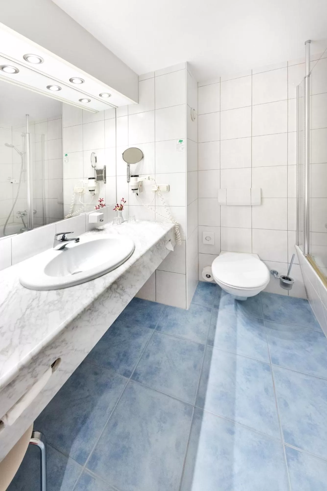 Bathroom in Hotel Alarun