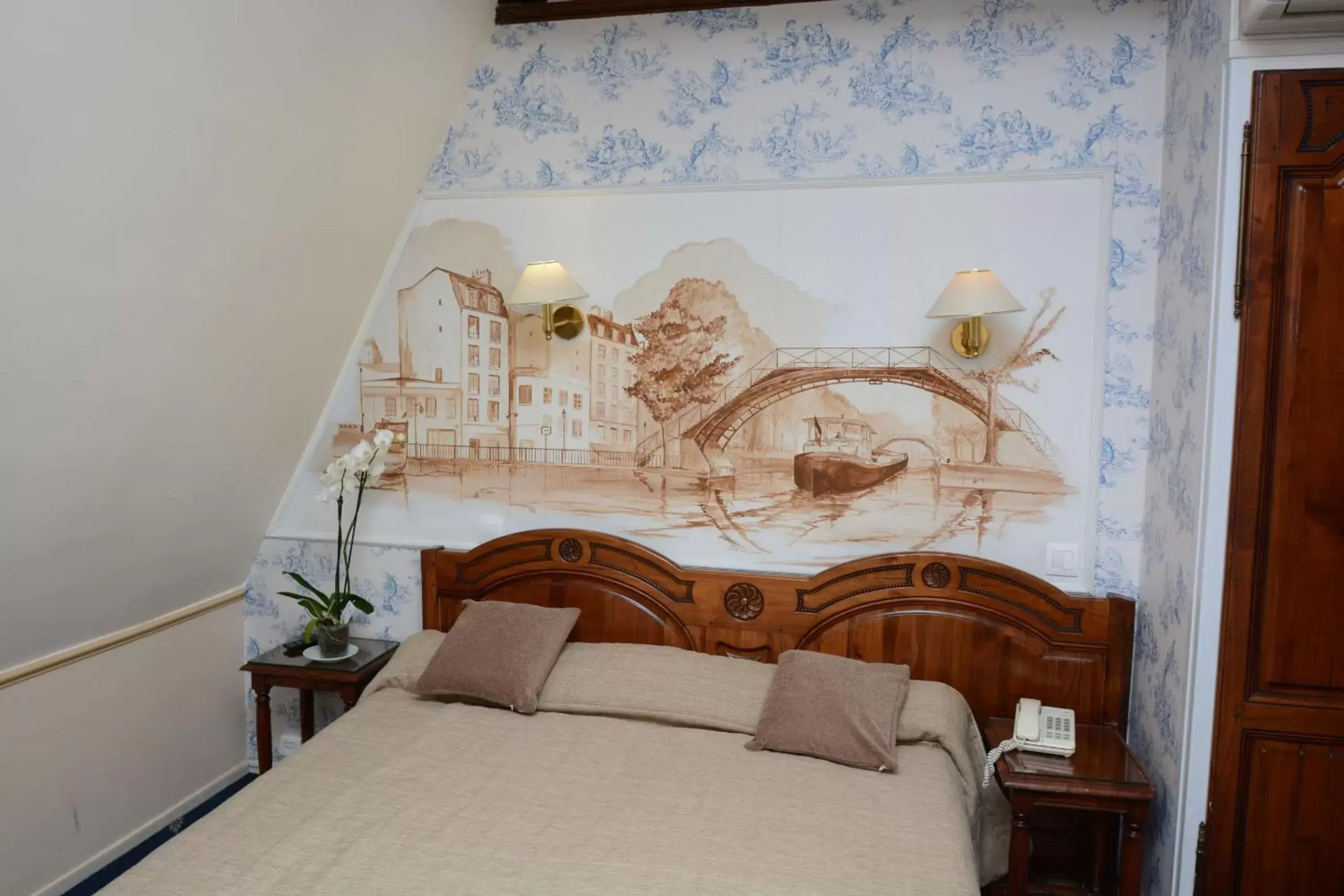 Superior Double Room in Familia Hotel Superior Double Room in Familia Hotel