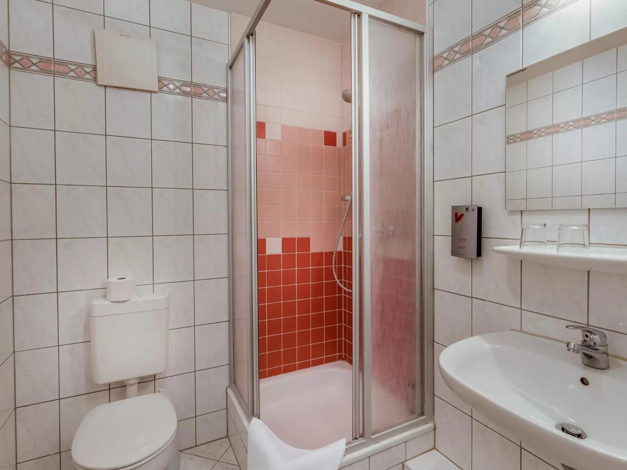 Shower in Hotel Zur Burg GmbH