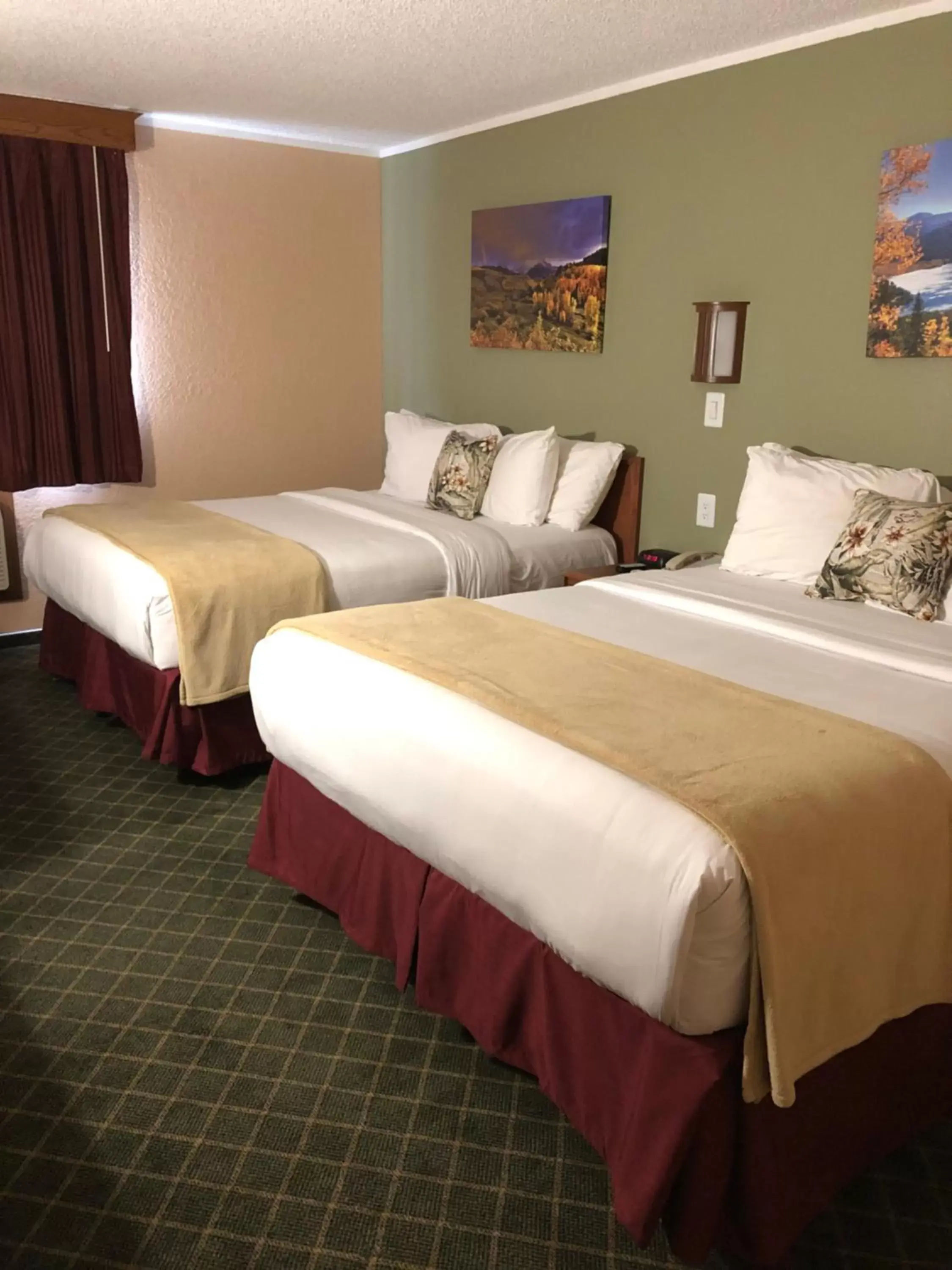Queen Room with Two Queen Beds - Non-Smoking in Red River Inn Silt - Rifle Queen Room with Two Queen Beds - Non-Smoking in Red River Inn Silt - Rifle