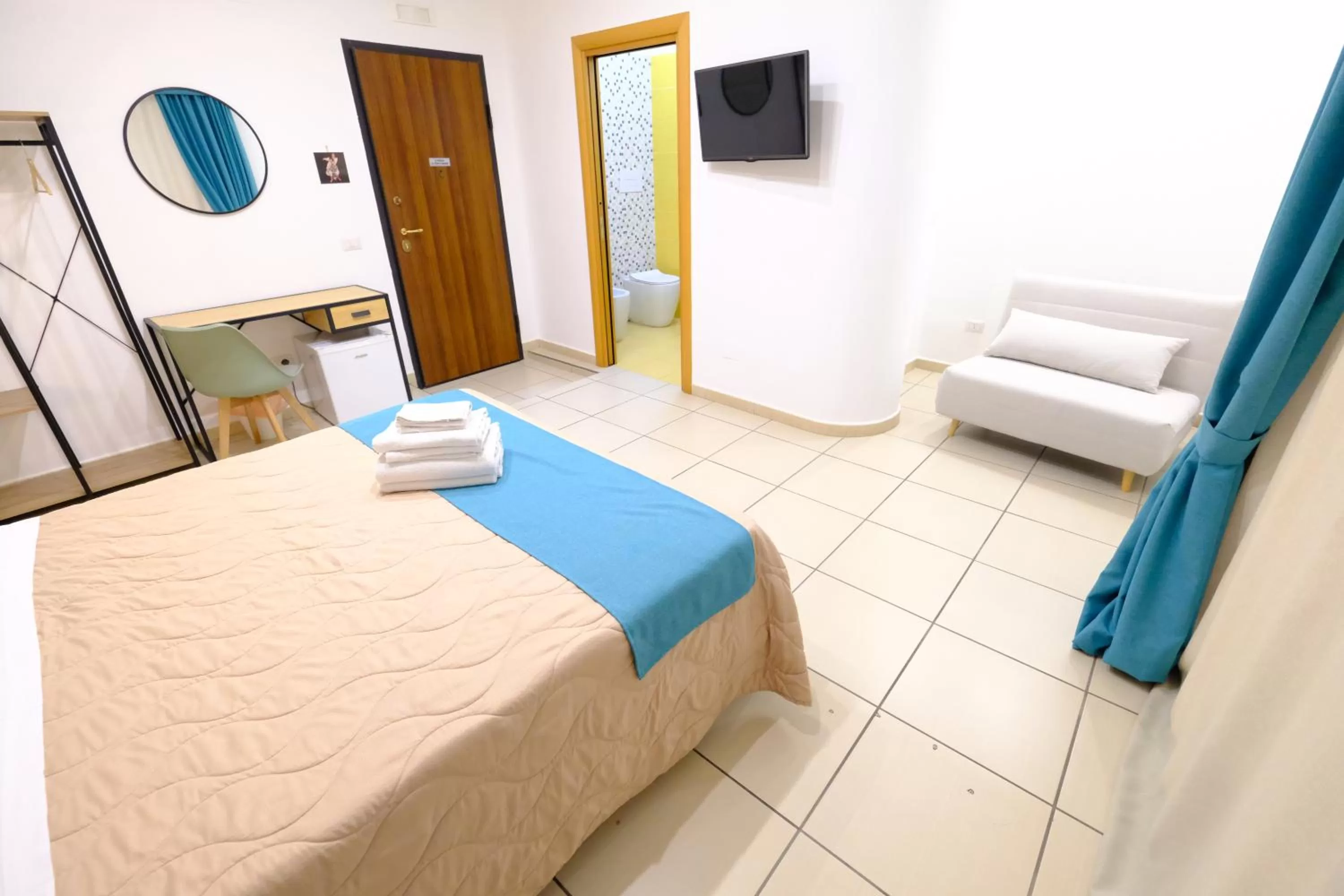 Photo of the whole room, Bed in Donna Elena B&B