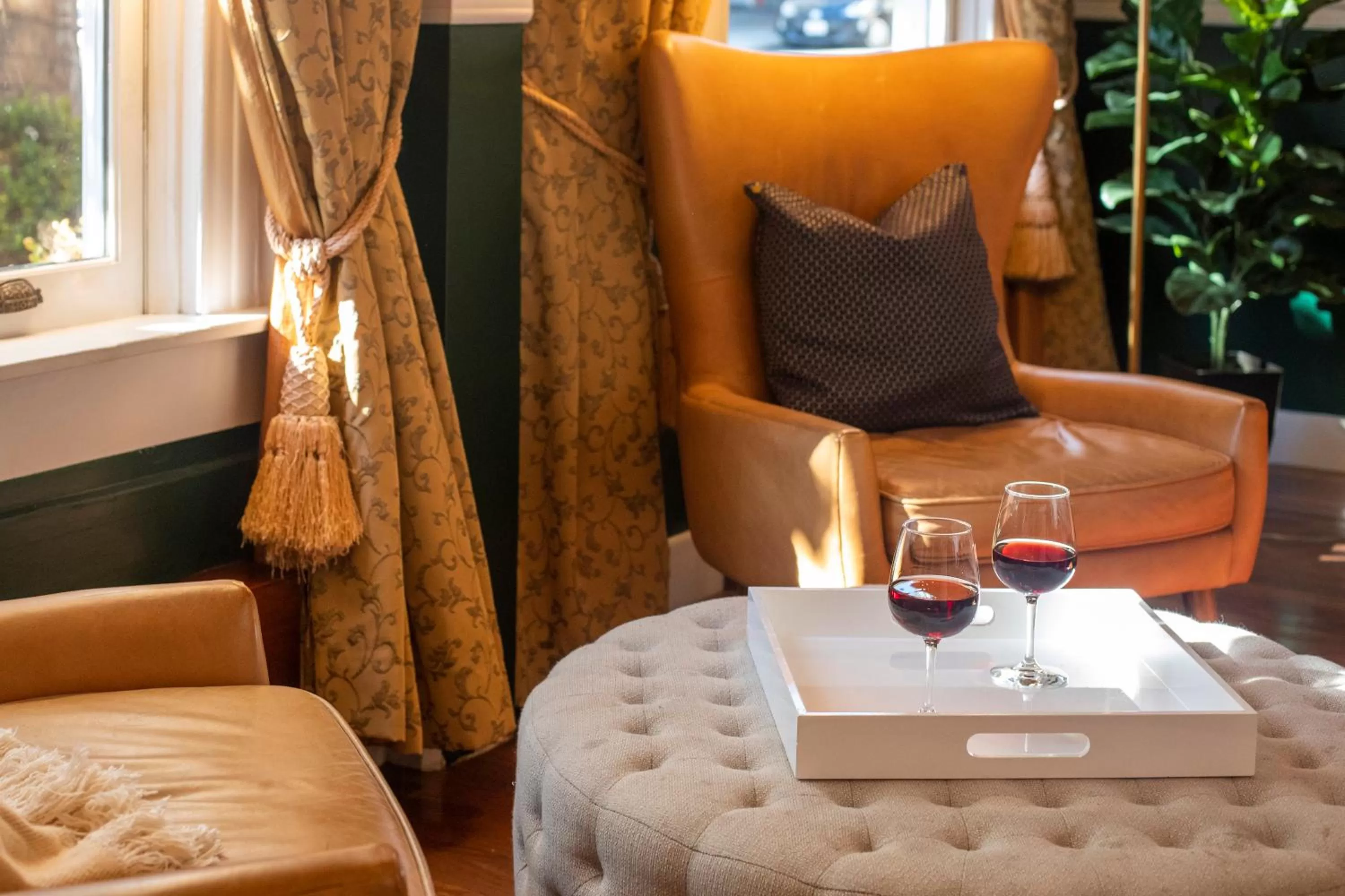 Living room in Washington Square Inn