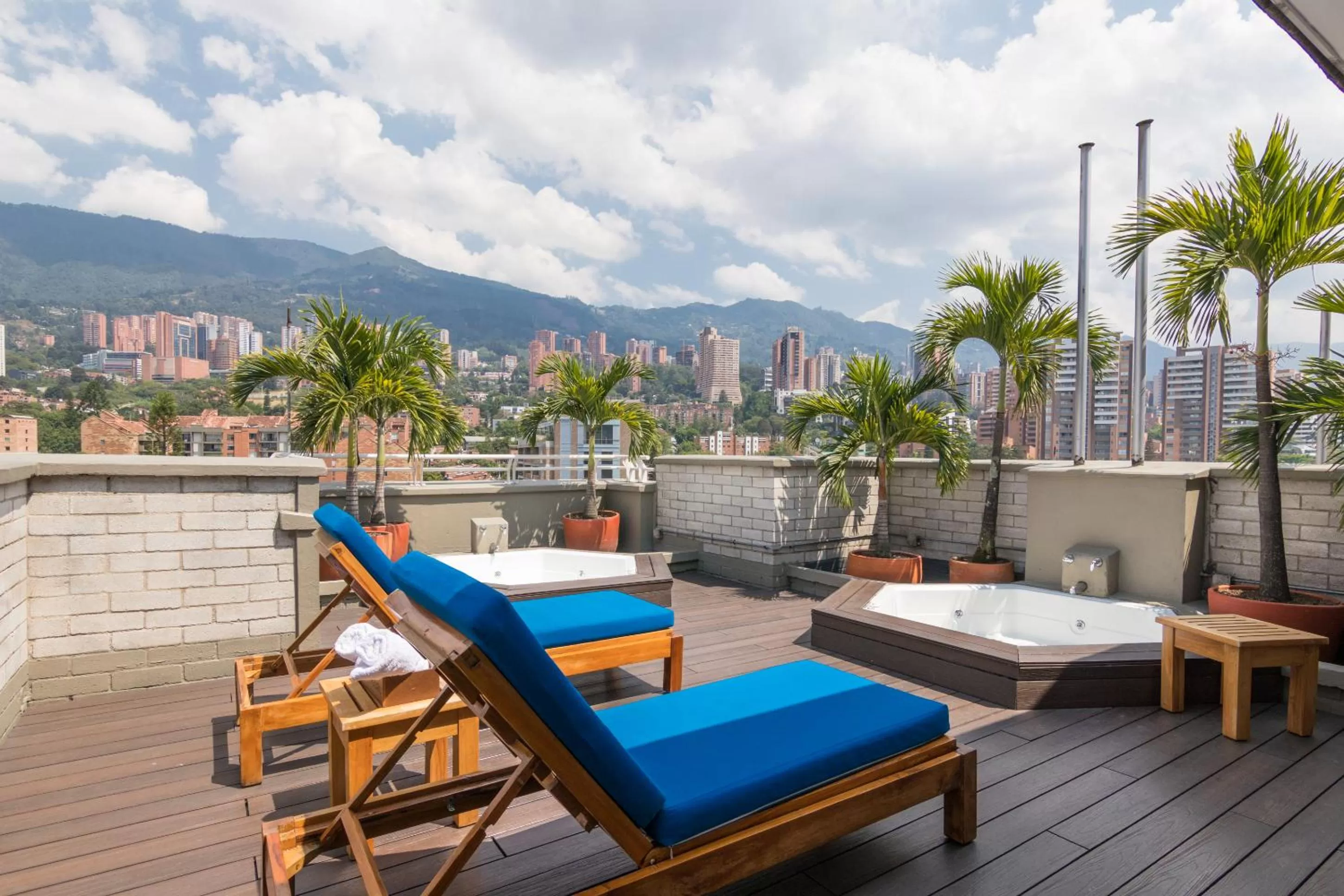 Hot Tub in Apartamentos Poblado Alejandría by HOUSY HOST