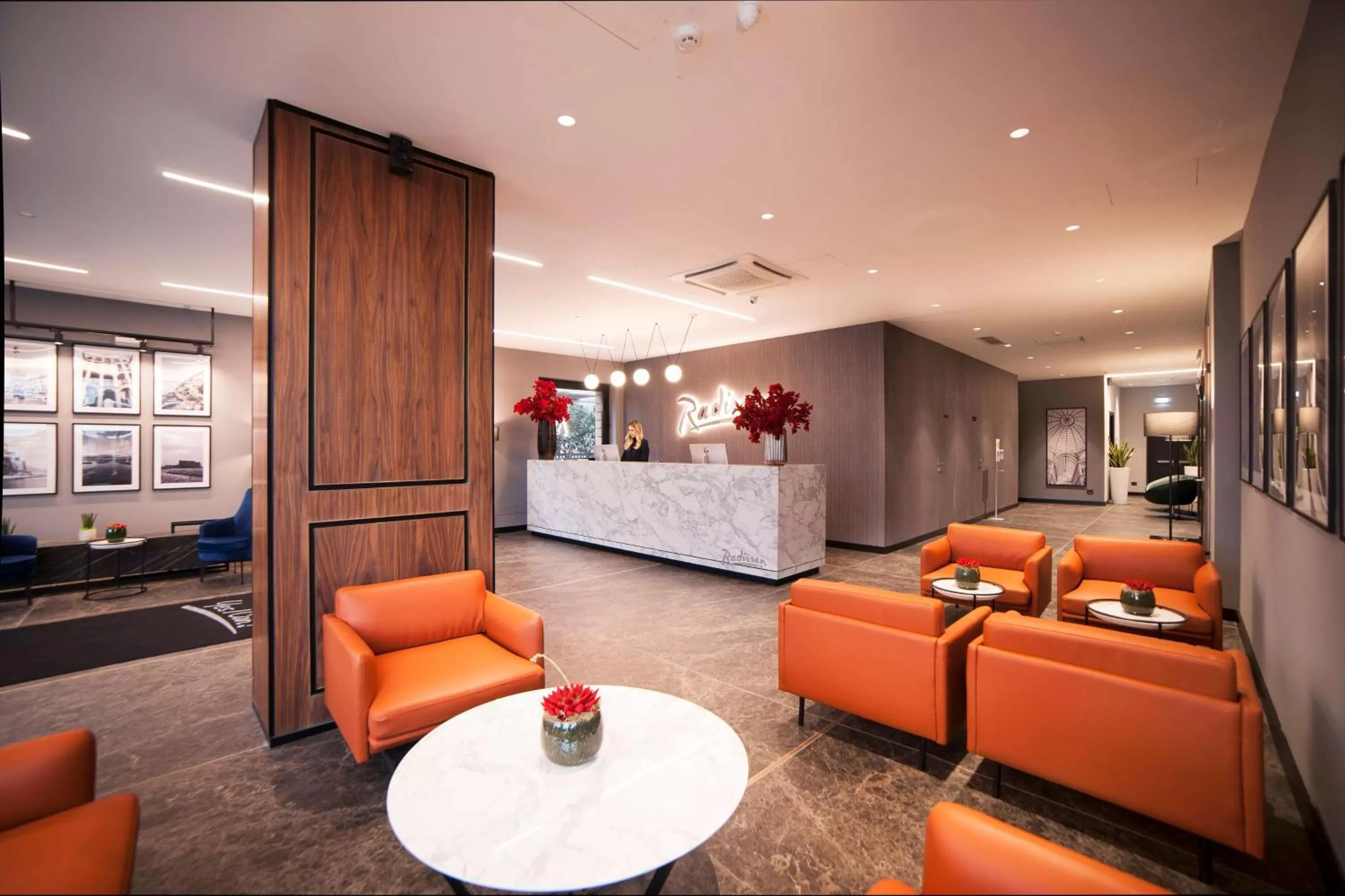 Lobby or reception in Radisson Hotel Nola Naples
