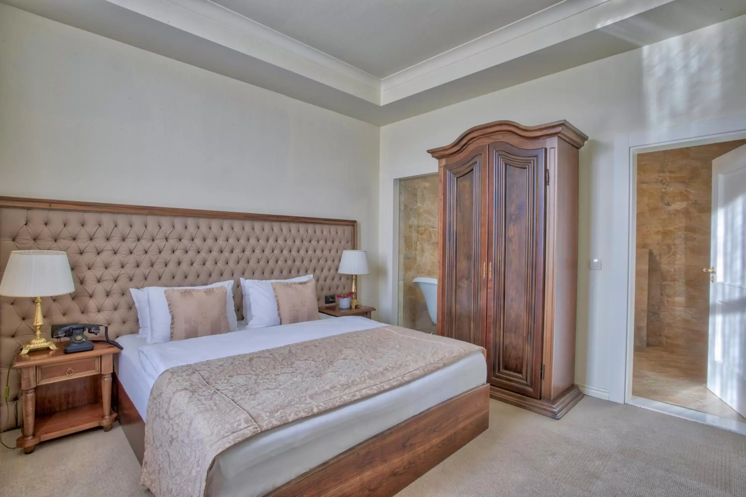 Luxury Suite in Hotel Garden Luxury Suite in Hotel Garden