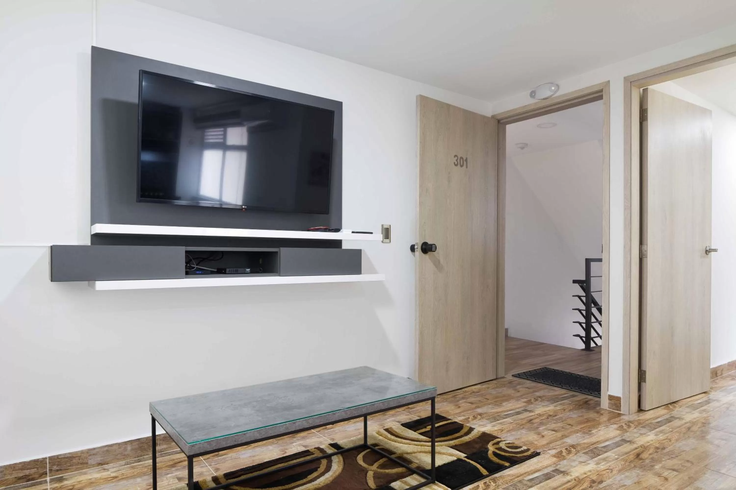 Living room, Bathroom in Miracle