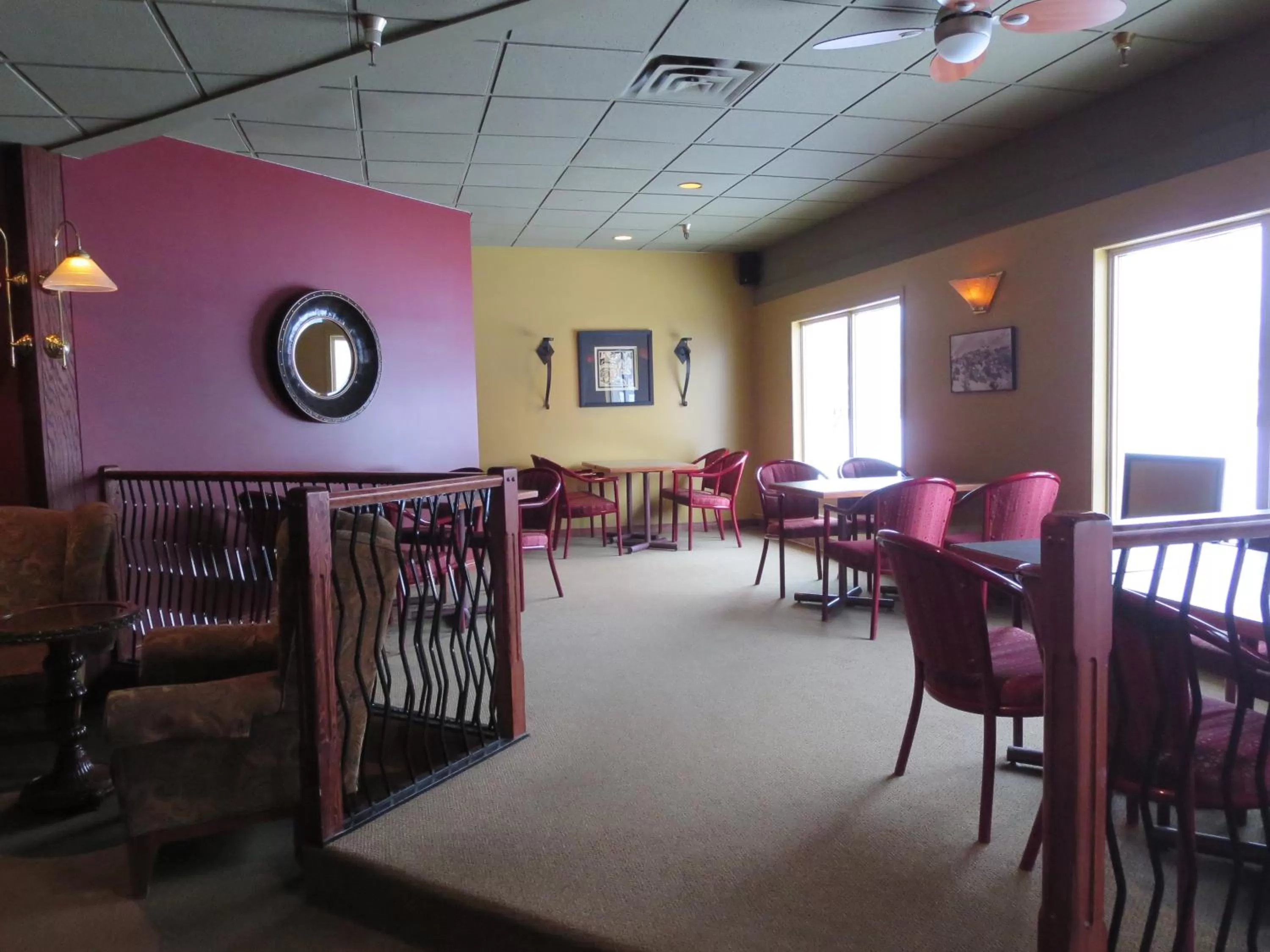 Restaurant/places to eat in Town and Mountain Hotel