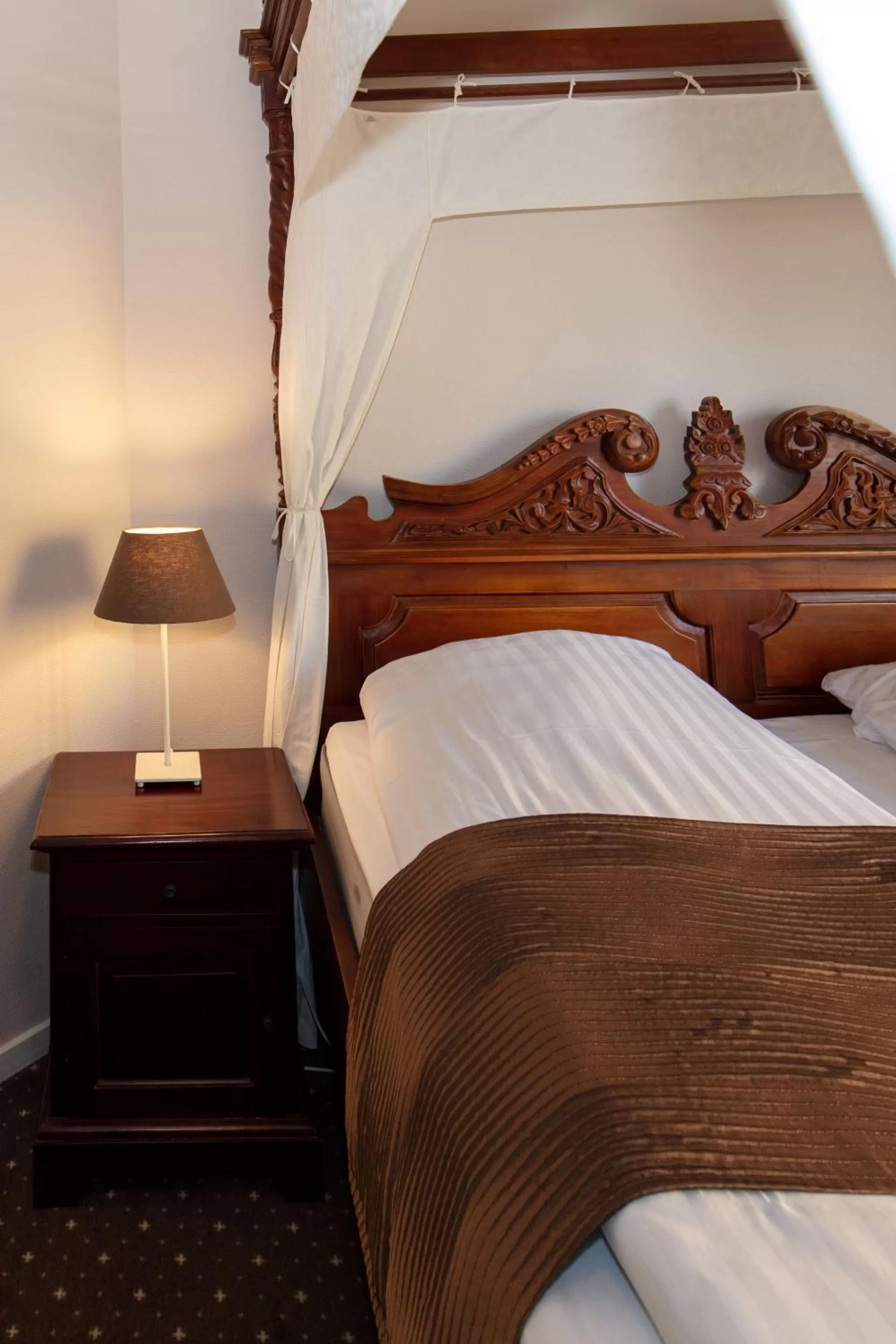 Bed in Foldens Hotel