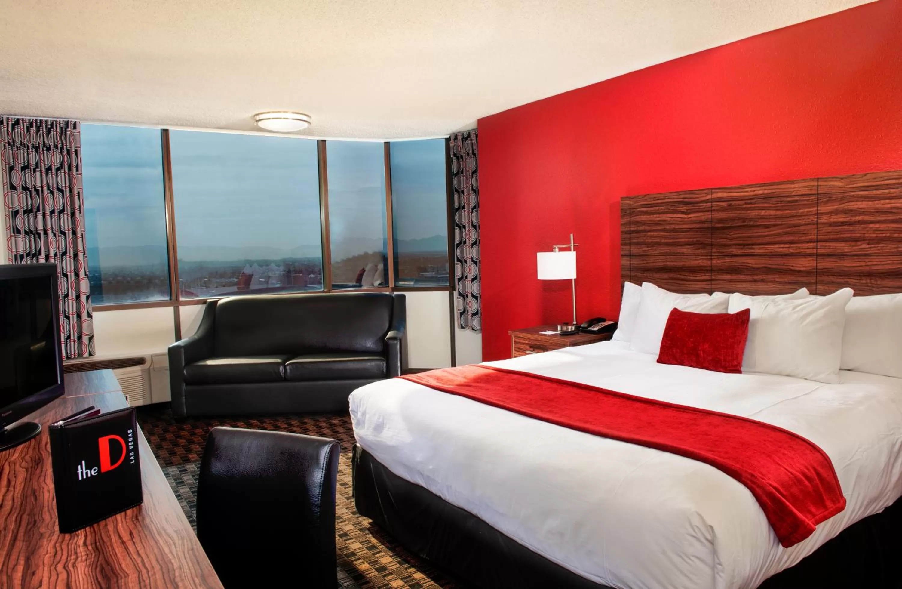 Seating area, Bed in The D Las Vegas