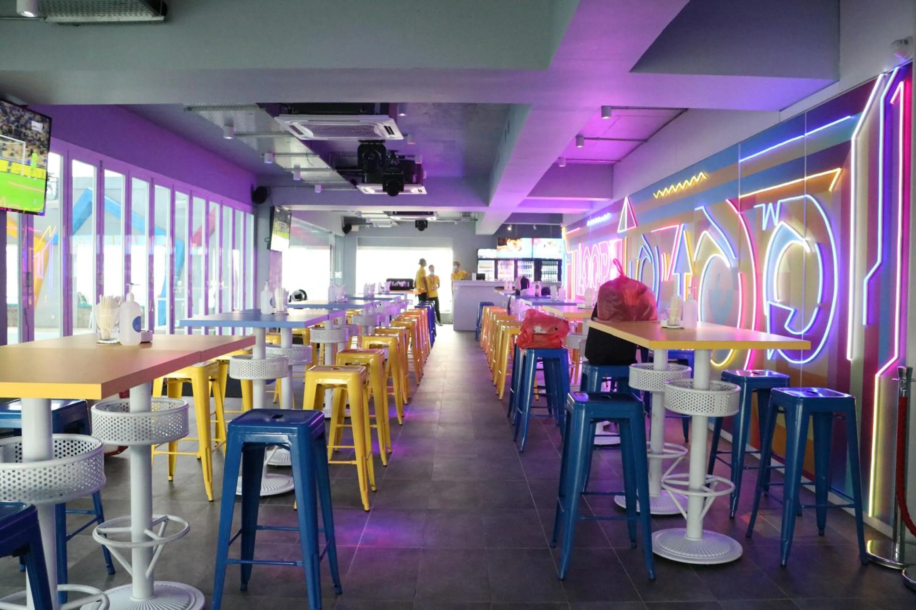 Swimming pool in Pacific Regency Hotel Suites