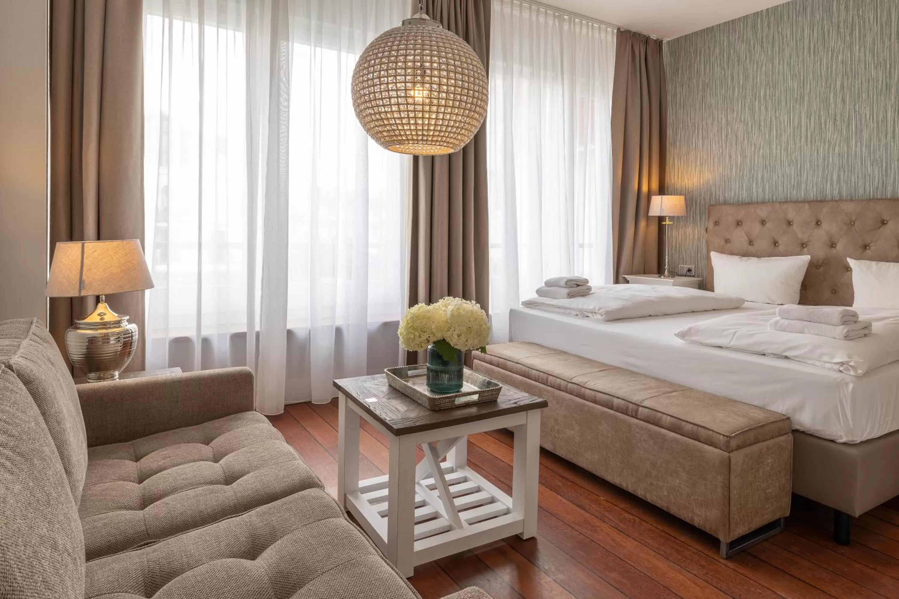 Photo of the whole room, Bed in Hotel Vier Jahreszeiten Binz