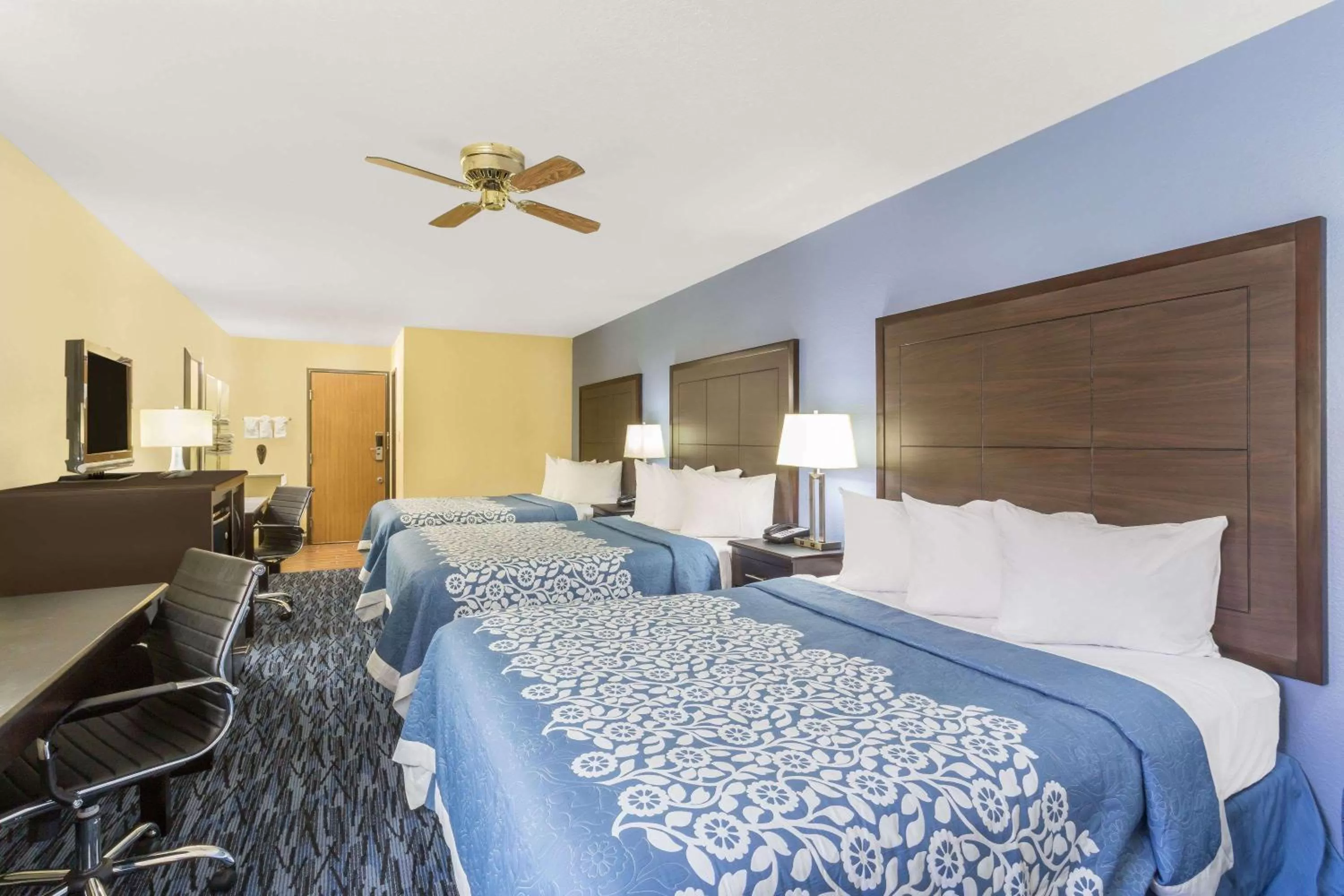 Photo of the whole room, Bed in Days Inn by Wyndham Moab