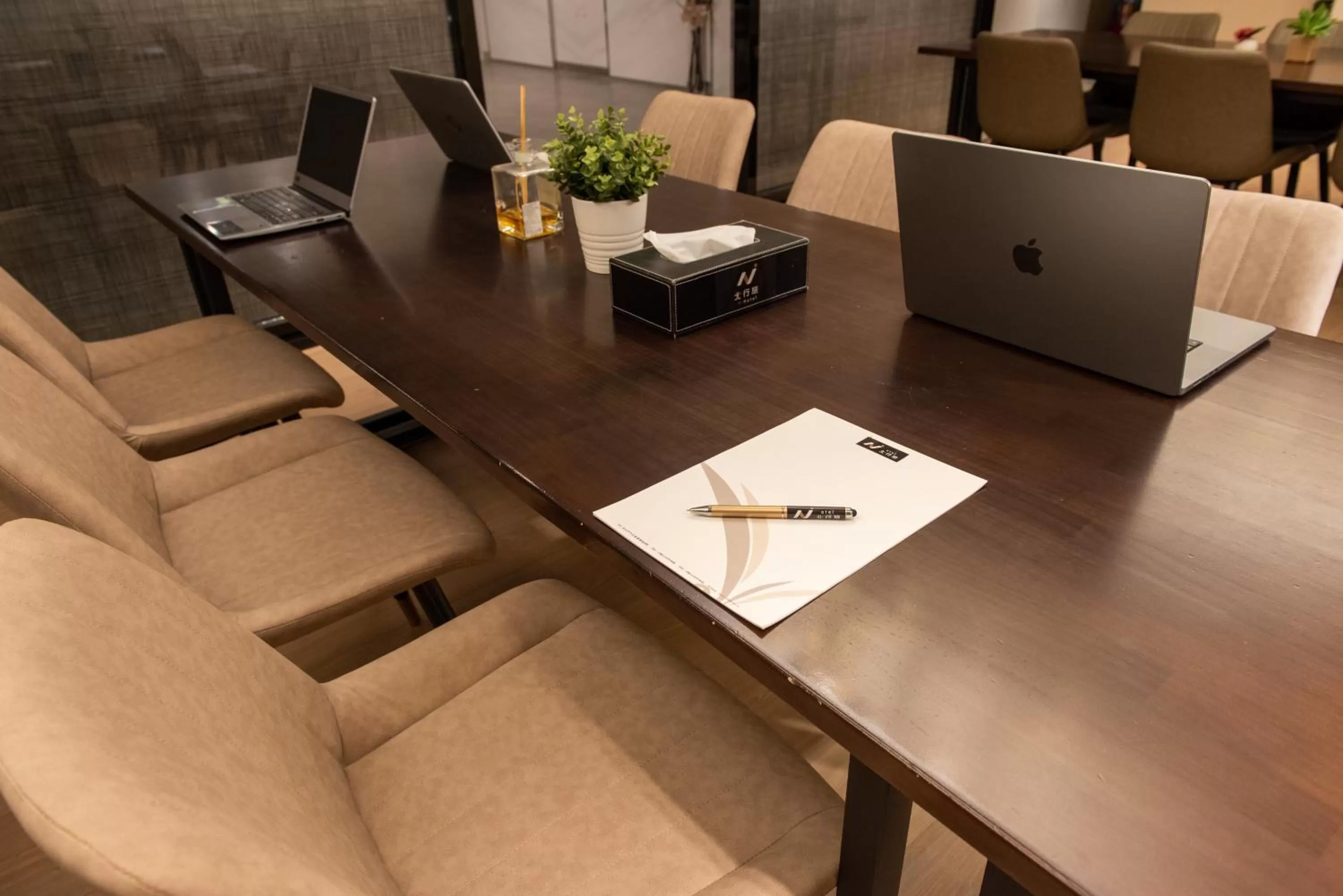 Business facilities in N Hotel