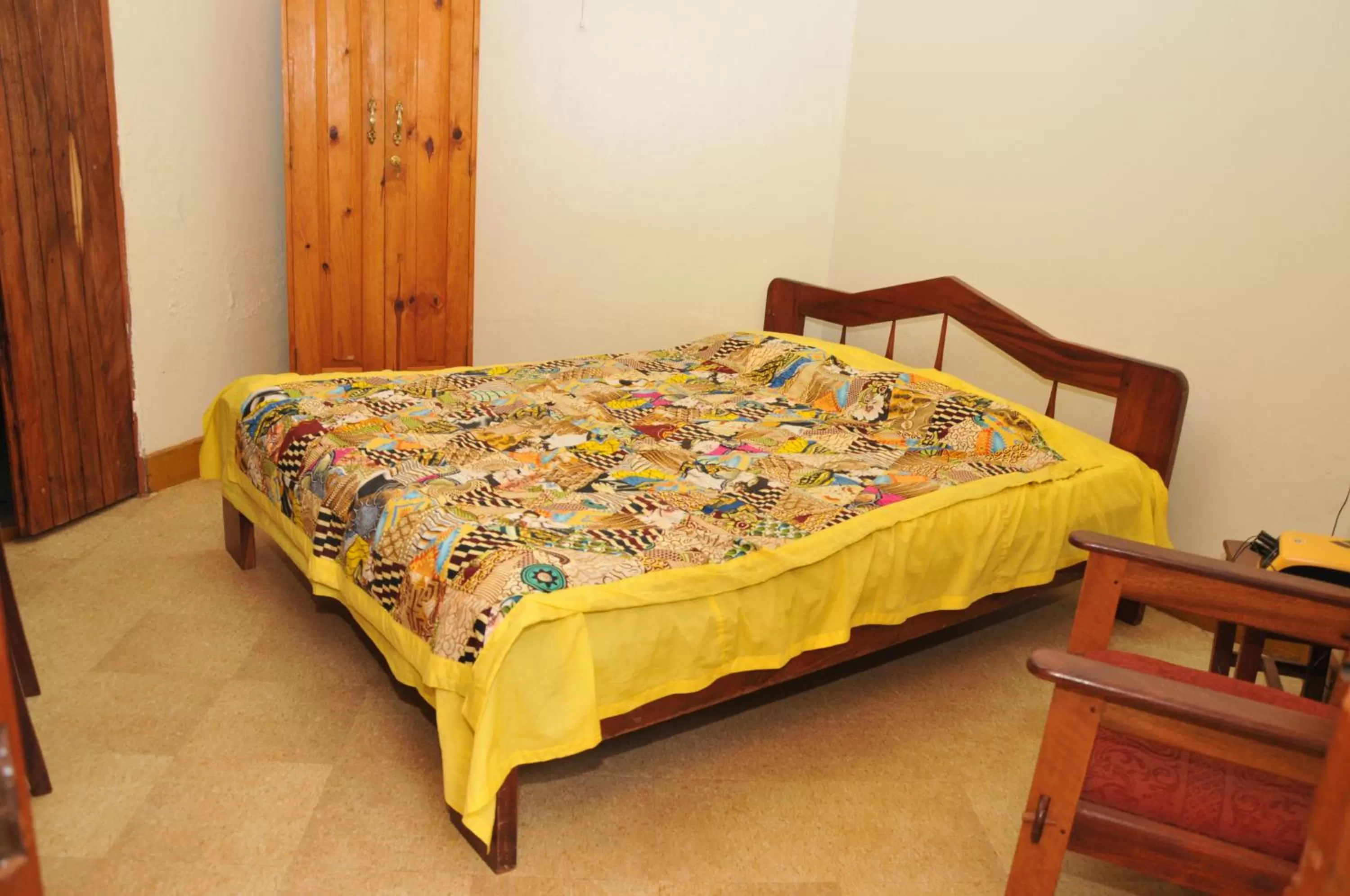 Budget Single Room - single occupancy in New Court View Hotel